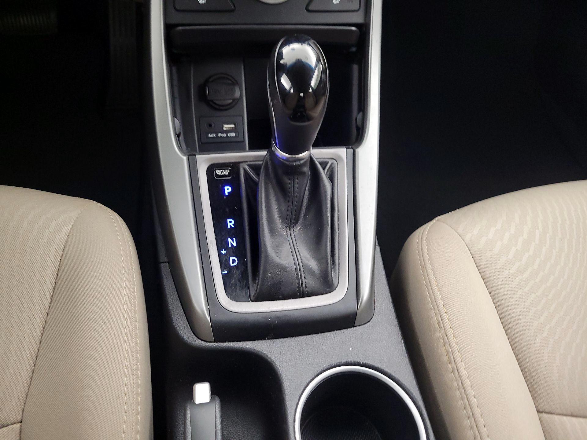 Thumbnail: 2016 Hyundai Elantra - 17