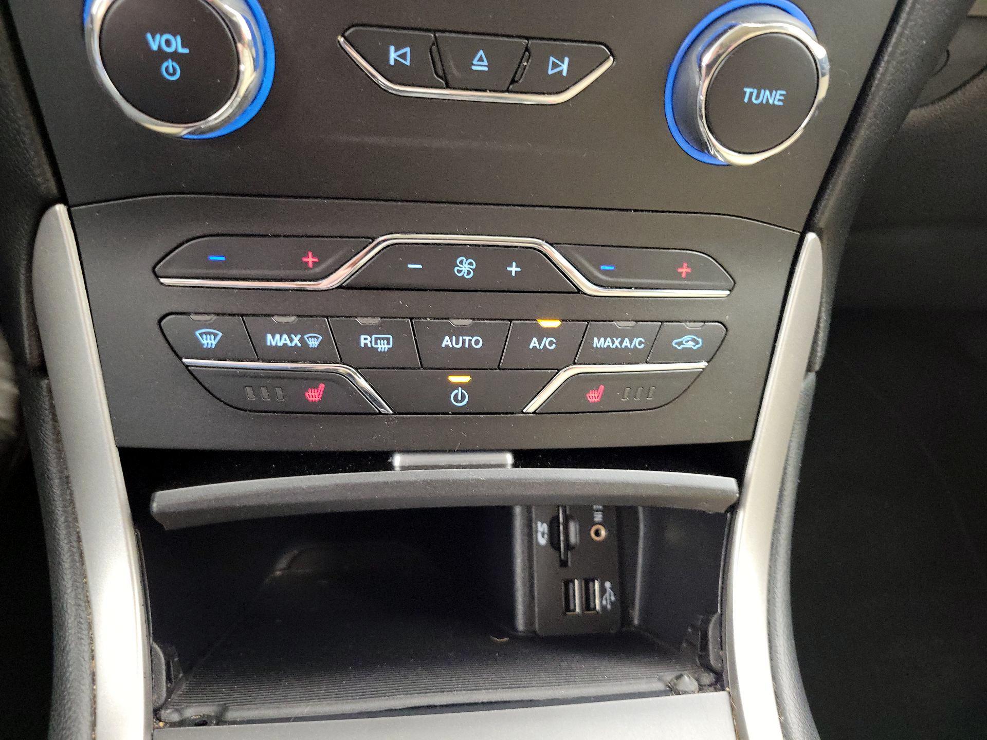 Thumbnail: 2015 Ford Edge - 16