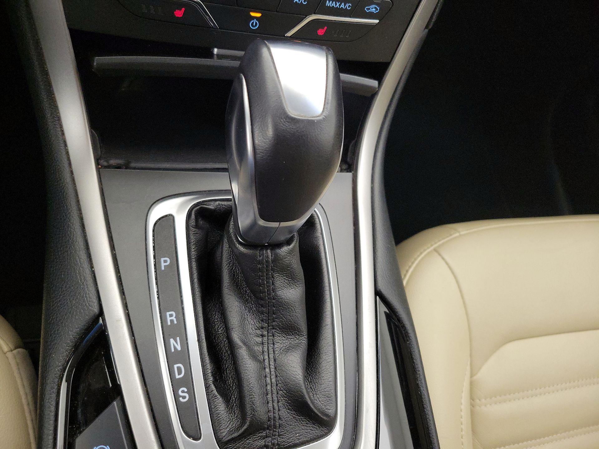 Thumbnail: 2015 Ford Edge - 17