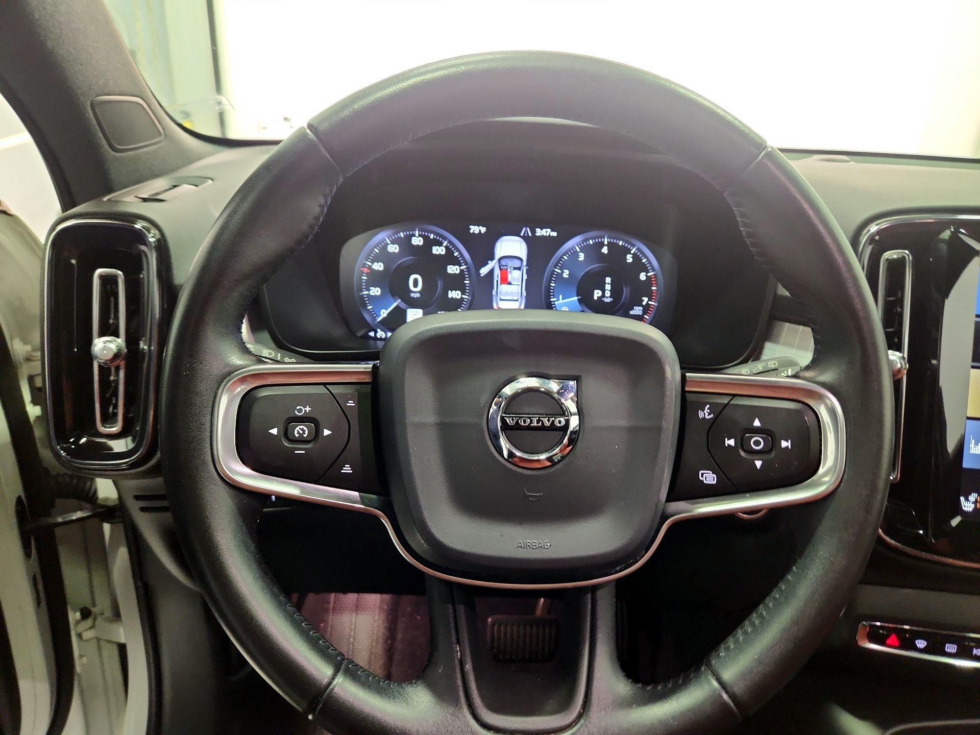 Thumbnail: 2020 Volvo XC40 - 10