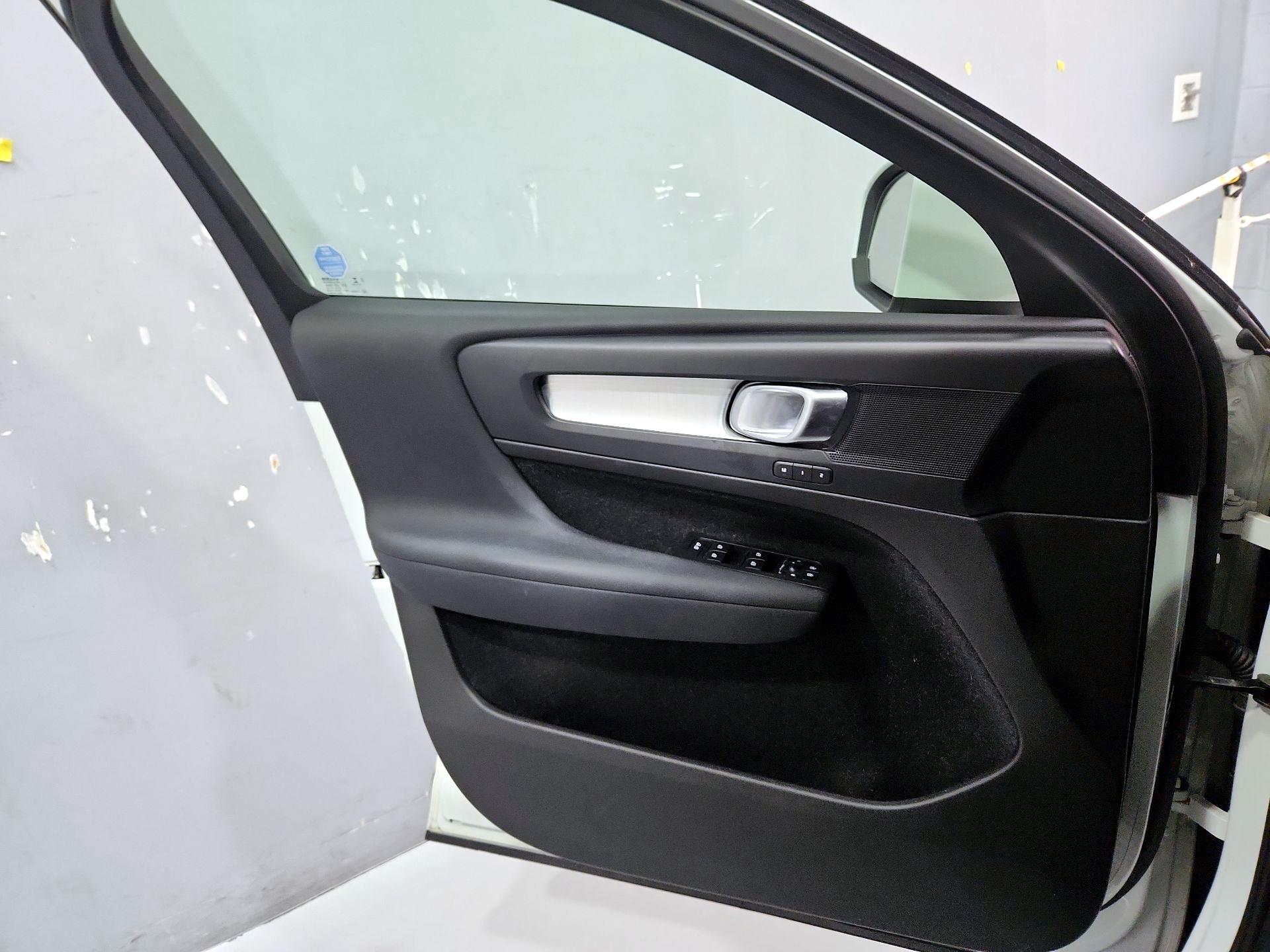 Thumbnail: 2020 Volvo XC40 - 12