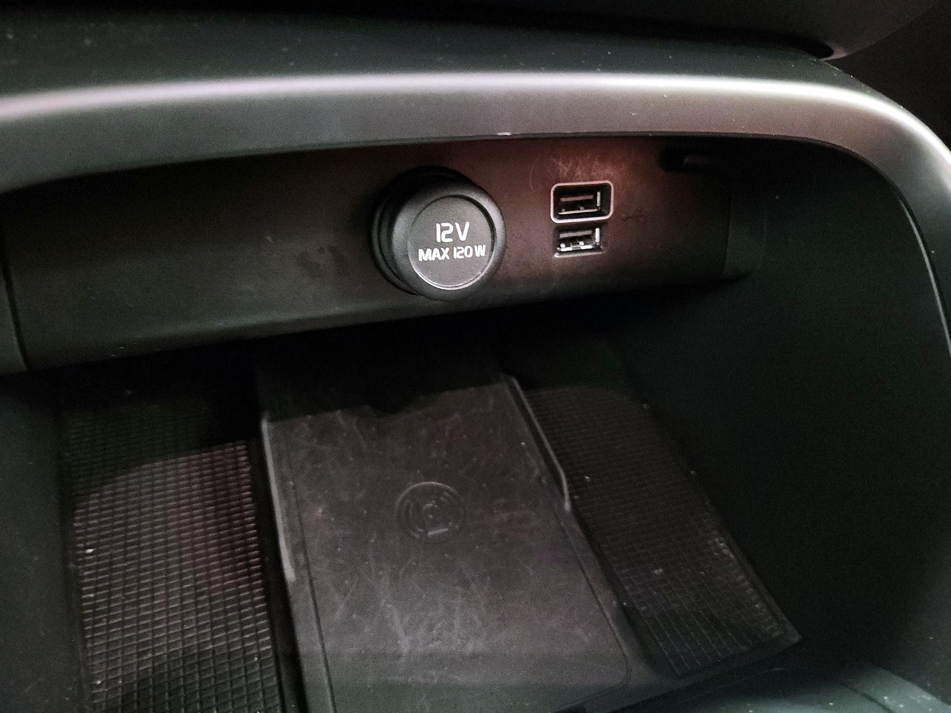 Thumbnail: 2020 Volvo XC40 - 18