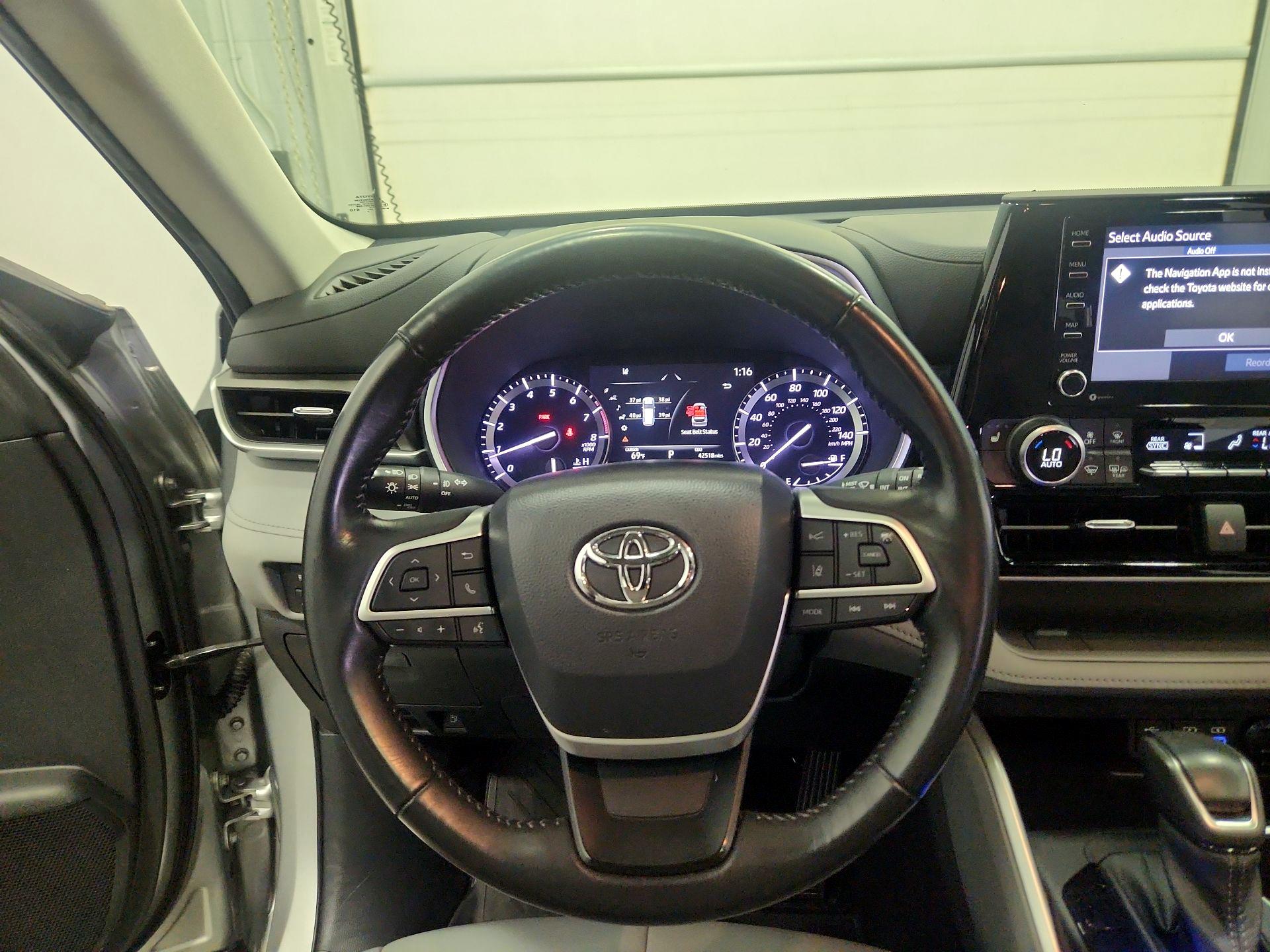 Thumbnail: 2022 Toyota Highlander - 10