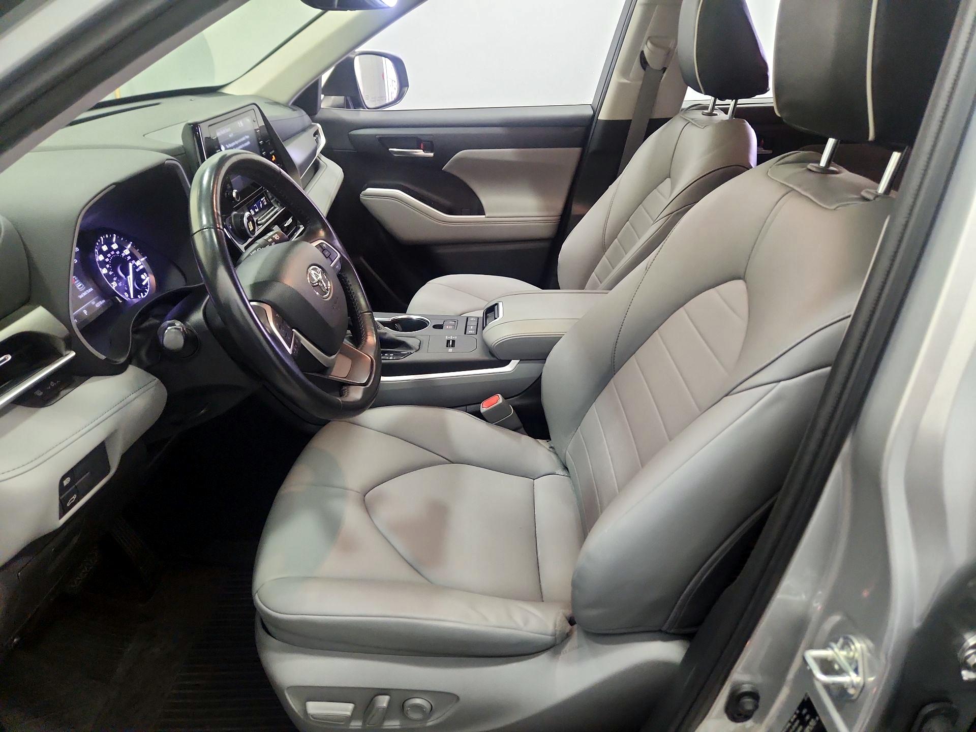 Thumbnail: 2022 Toyota Highlander - 11