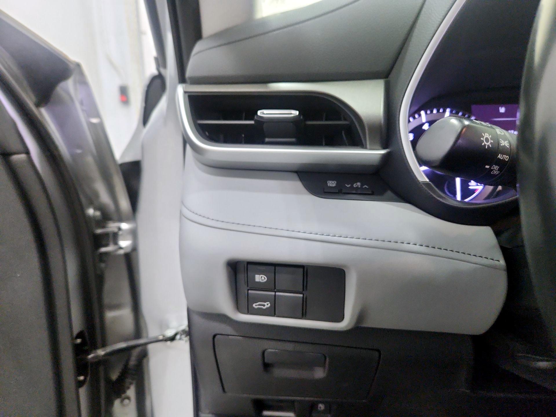 Thumbnail: 2022 Toyota Highlander - 13