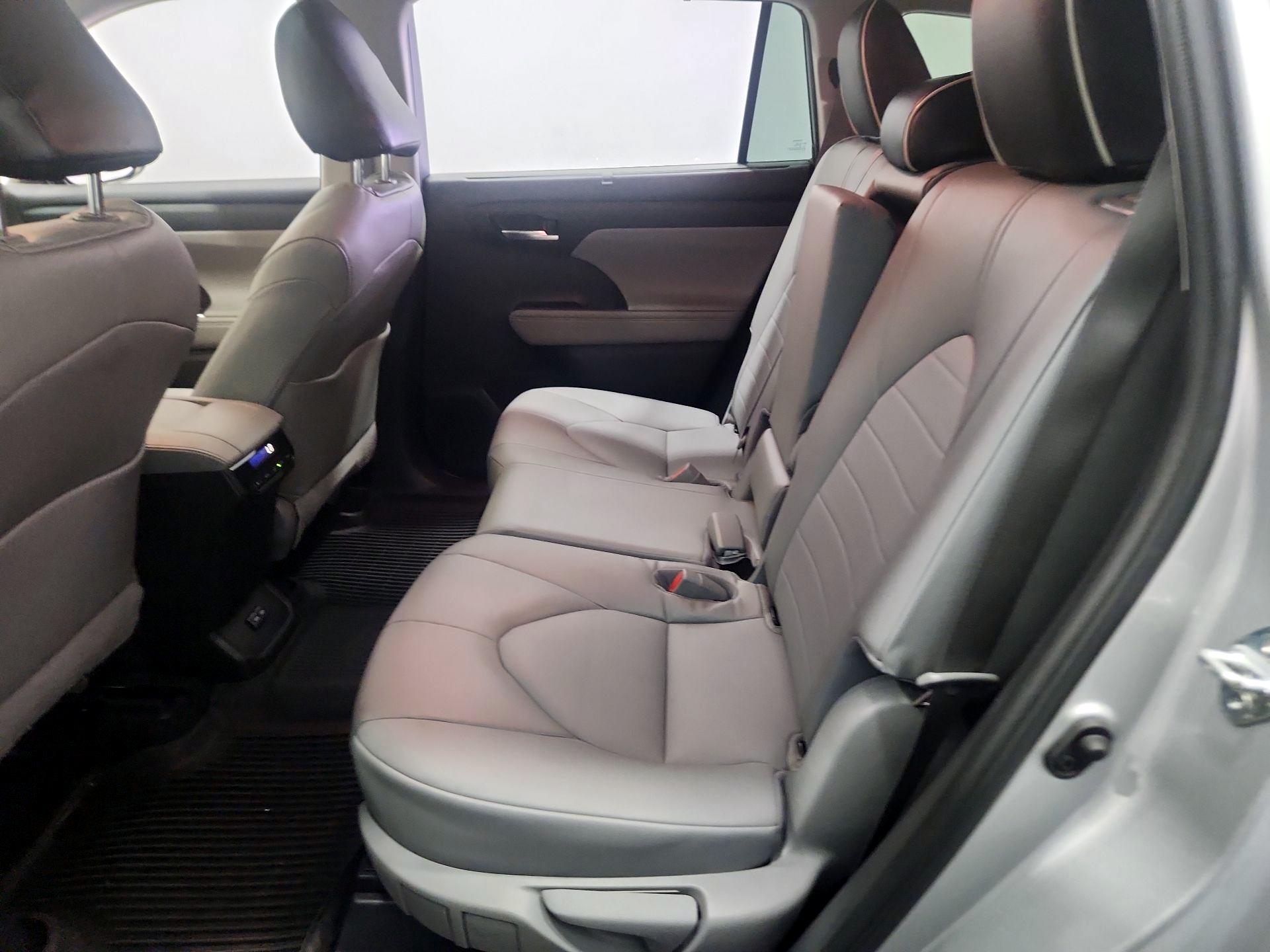 Thumbnail: 2022 Toyota Highlander - 20