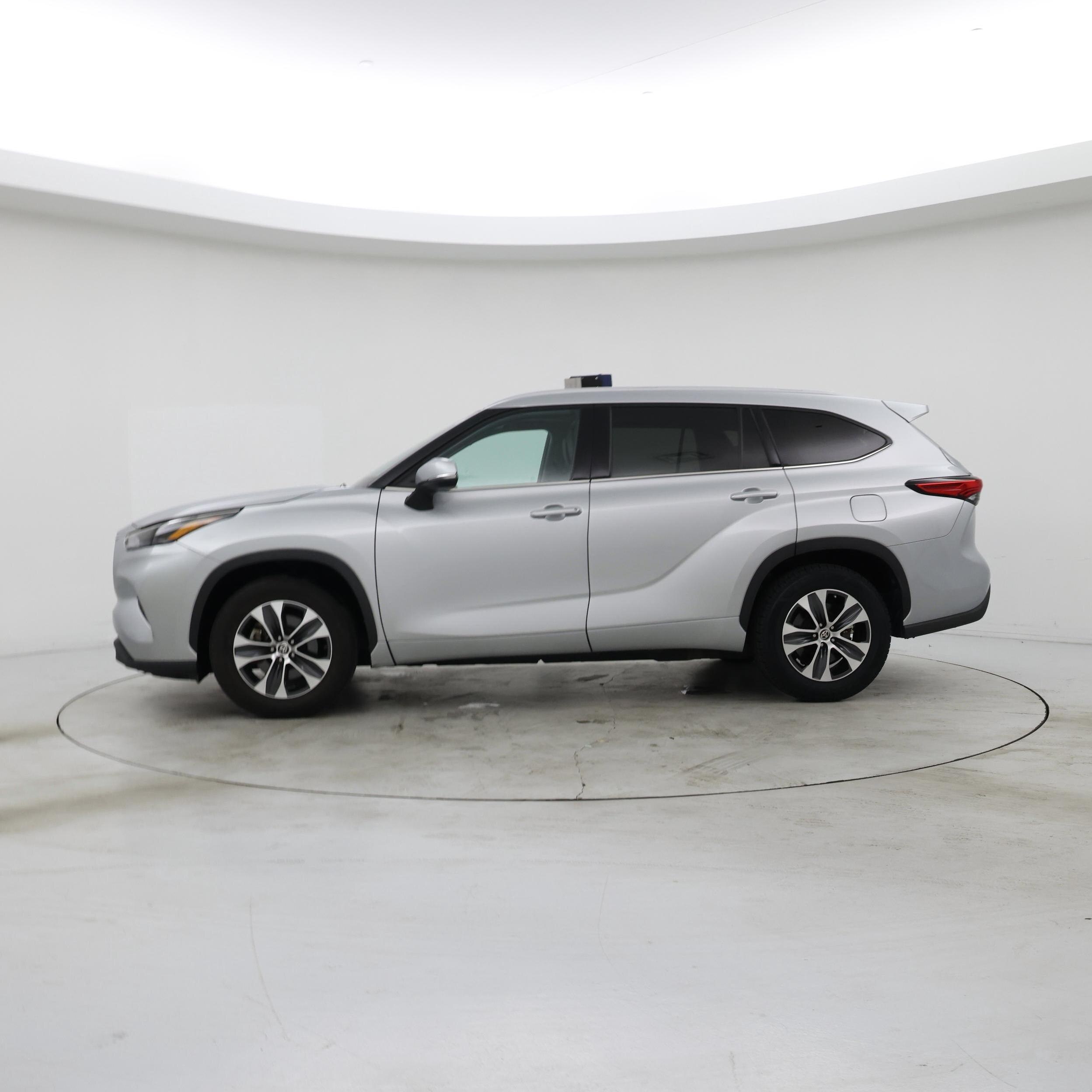 Thumbnail: 2022 Toyota Highlander - 3
