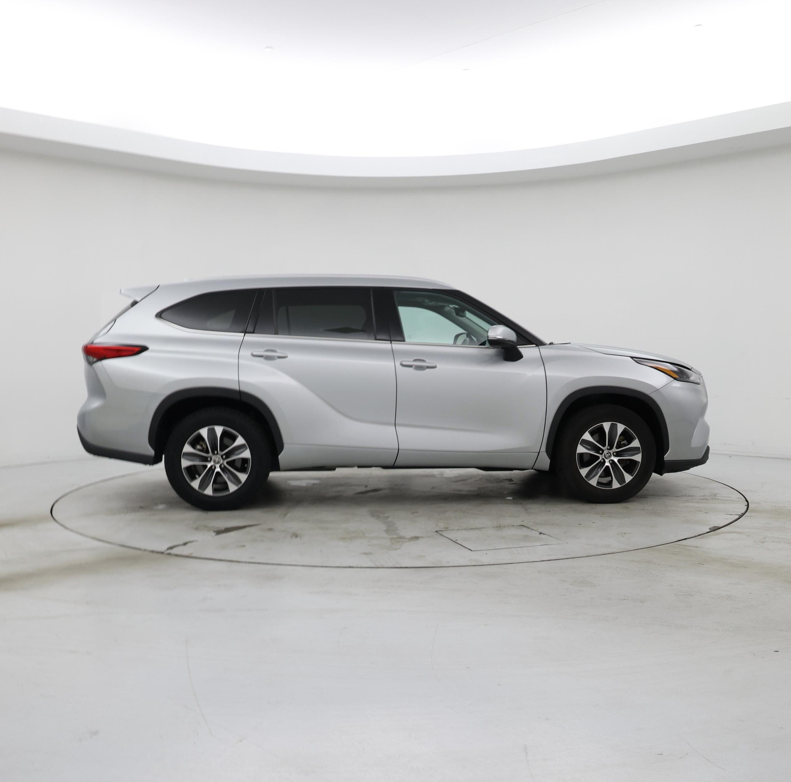 Thumbnail: 2022 Toyota Highlander - 7