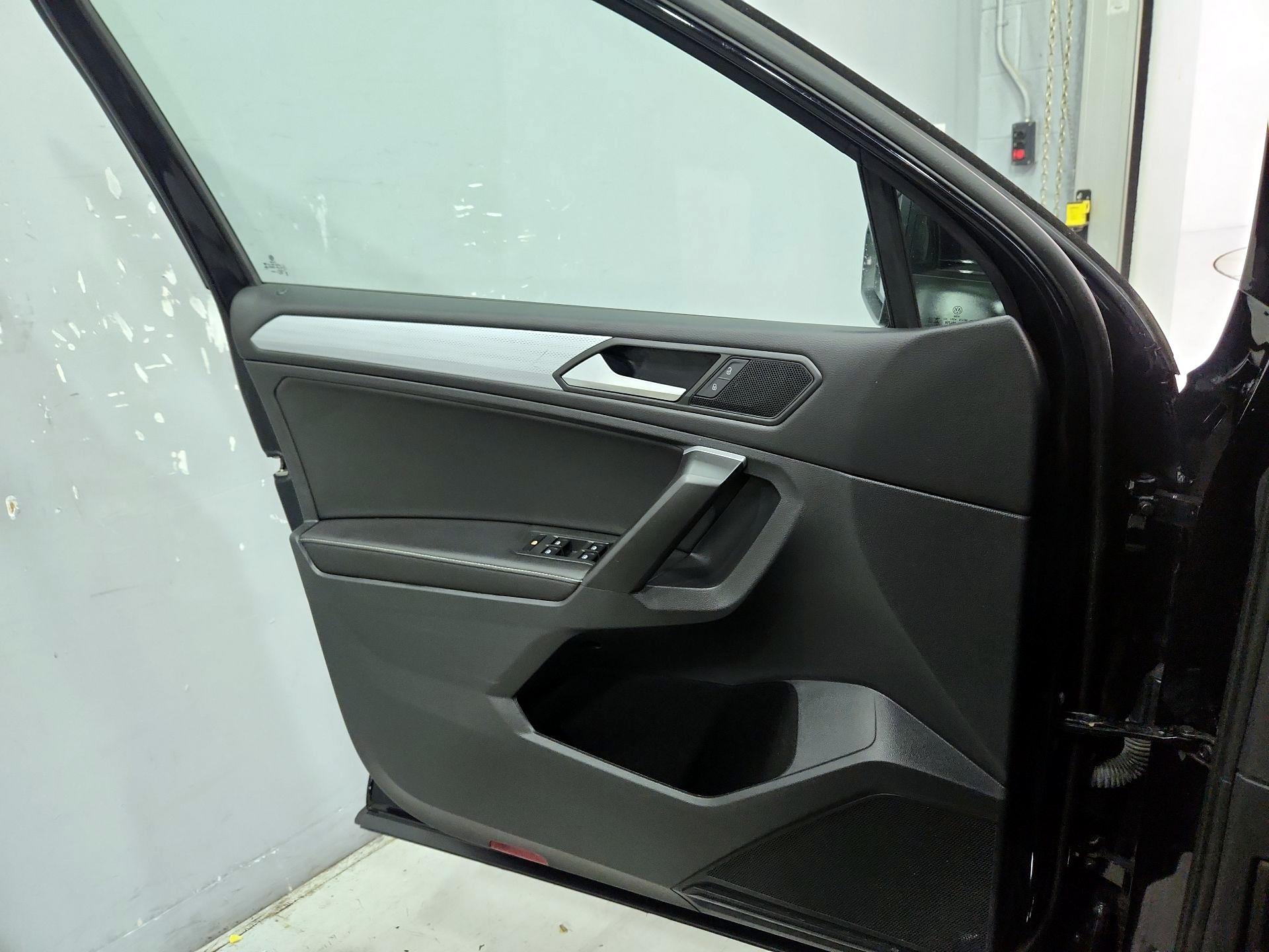 Thumbnail: 2024 Volkswagen Tiguan - 12