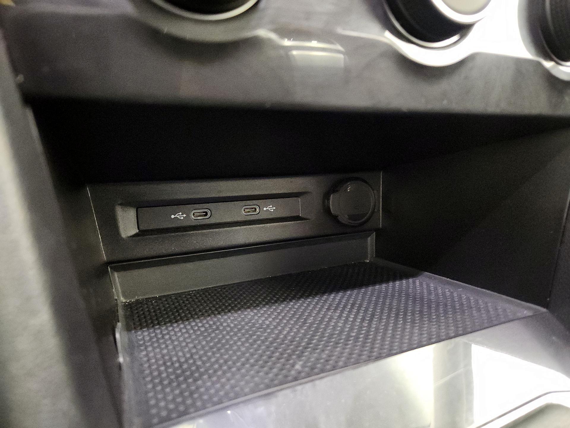 Thumbnail: 2024 Volkswagen Tiguan - 18