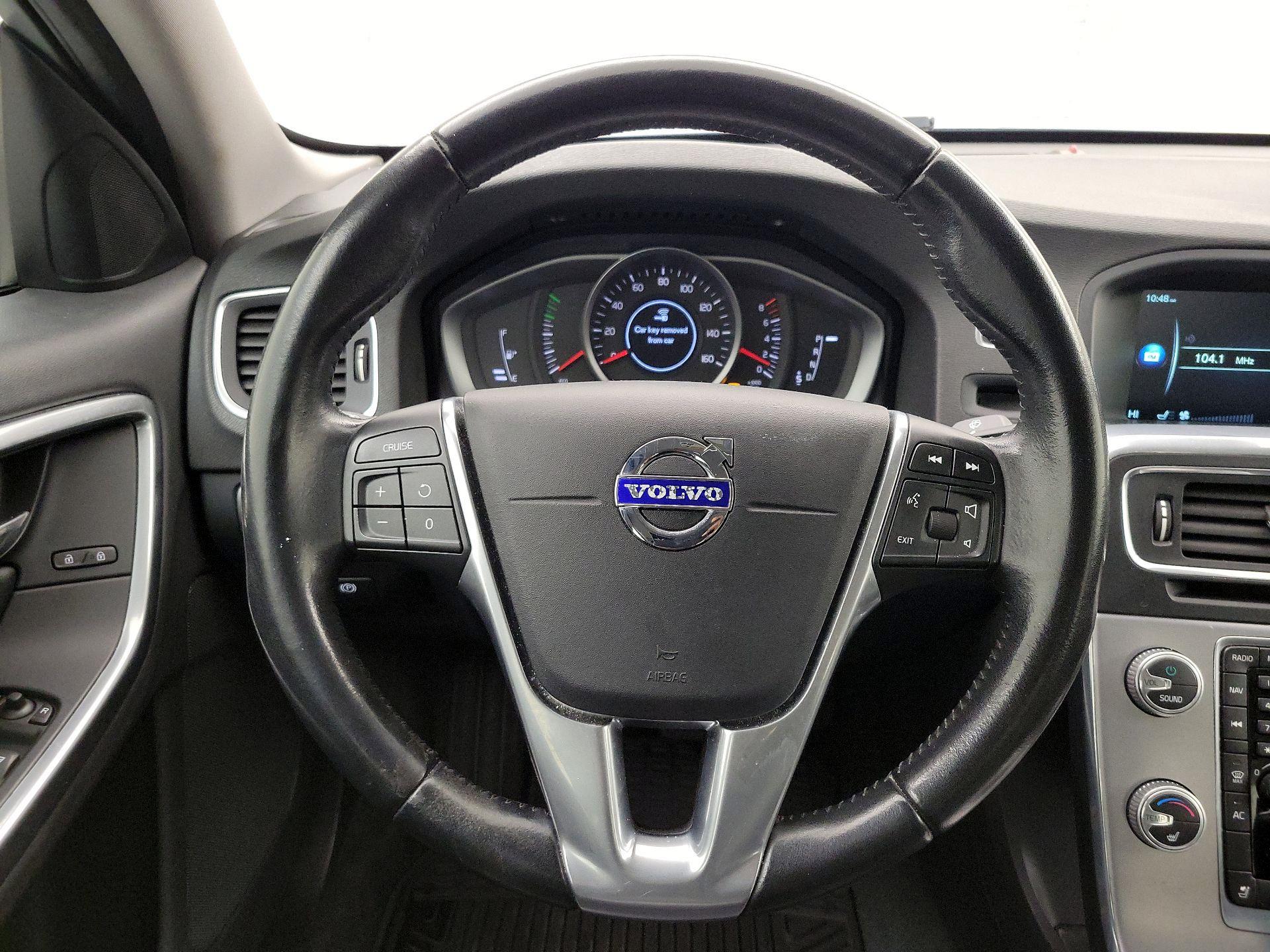 Thumbnail: 2017 Volvo S60 - 10