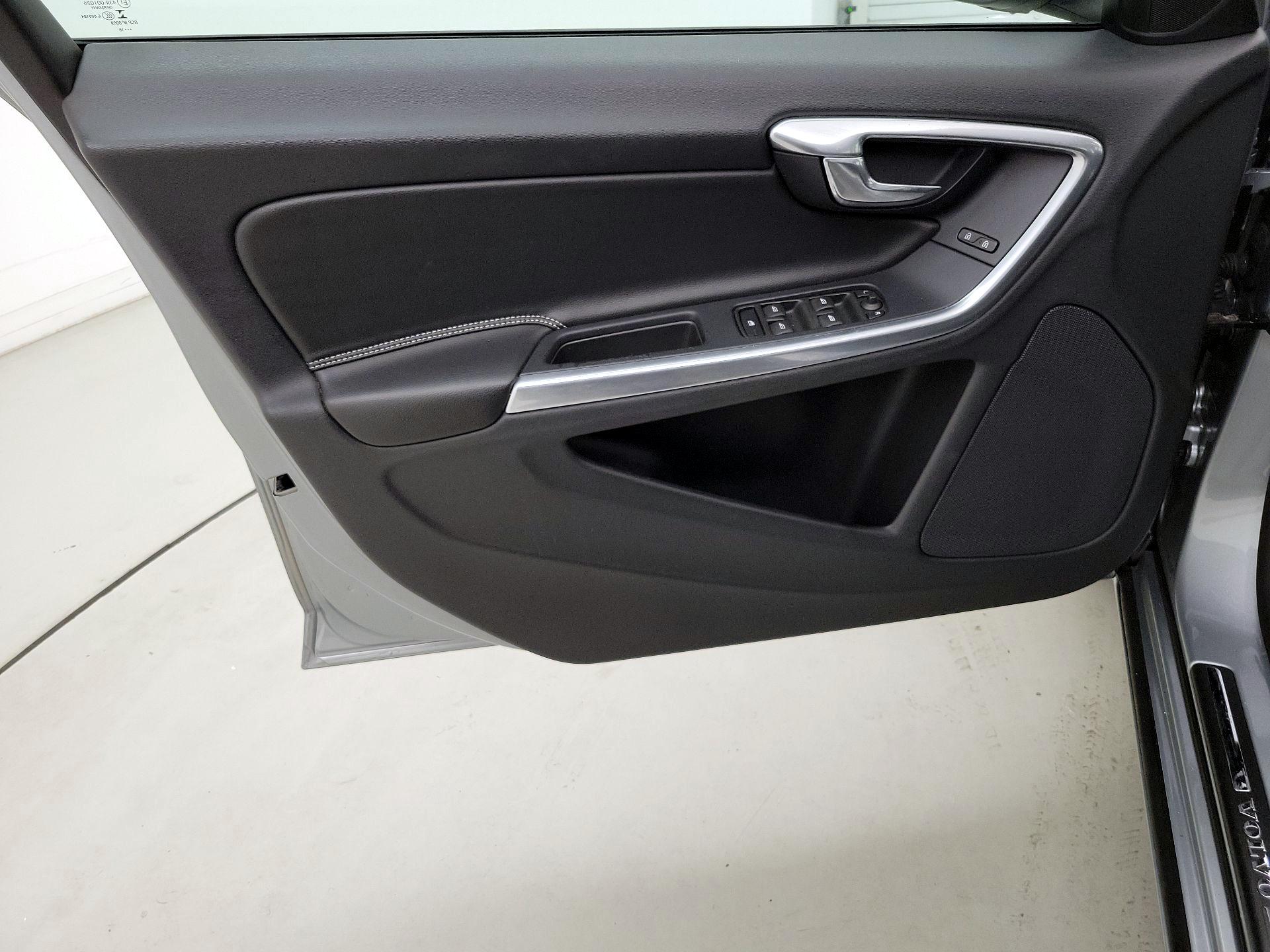 Thumbnail: 2017 Volvo S60 - 12