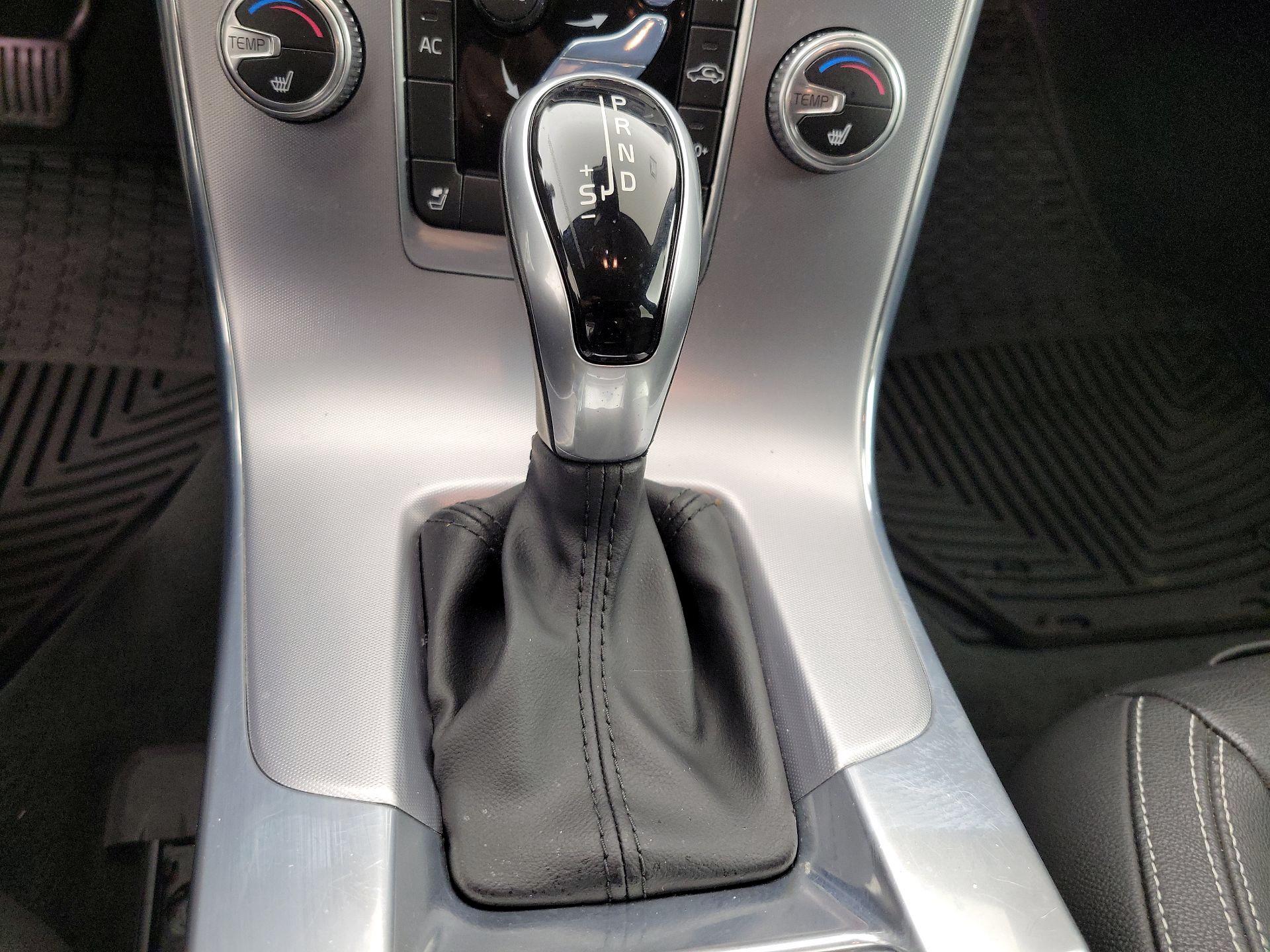 Thumbnail: 2017 Volvo S60 - 16