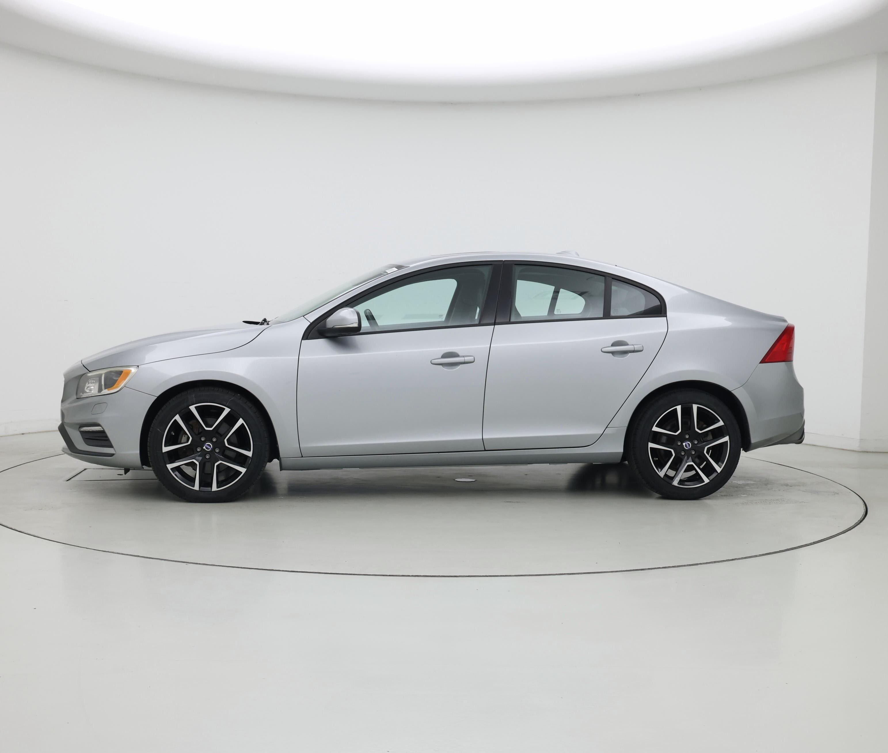 Thumbnail: 2017 Volvo S60 - 3