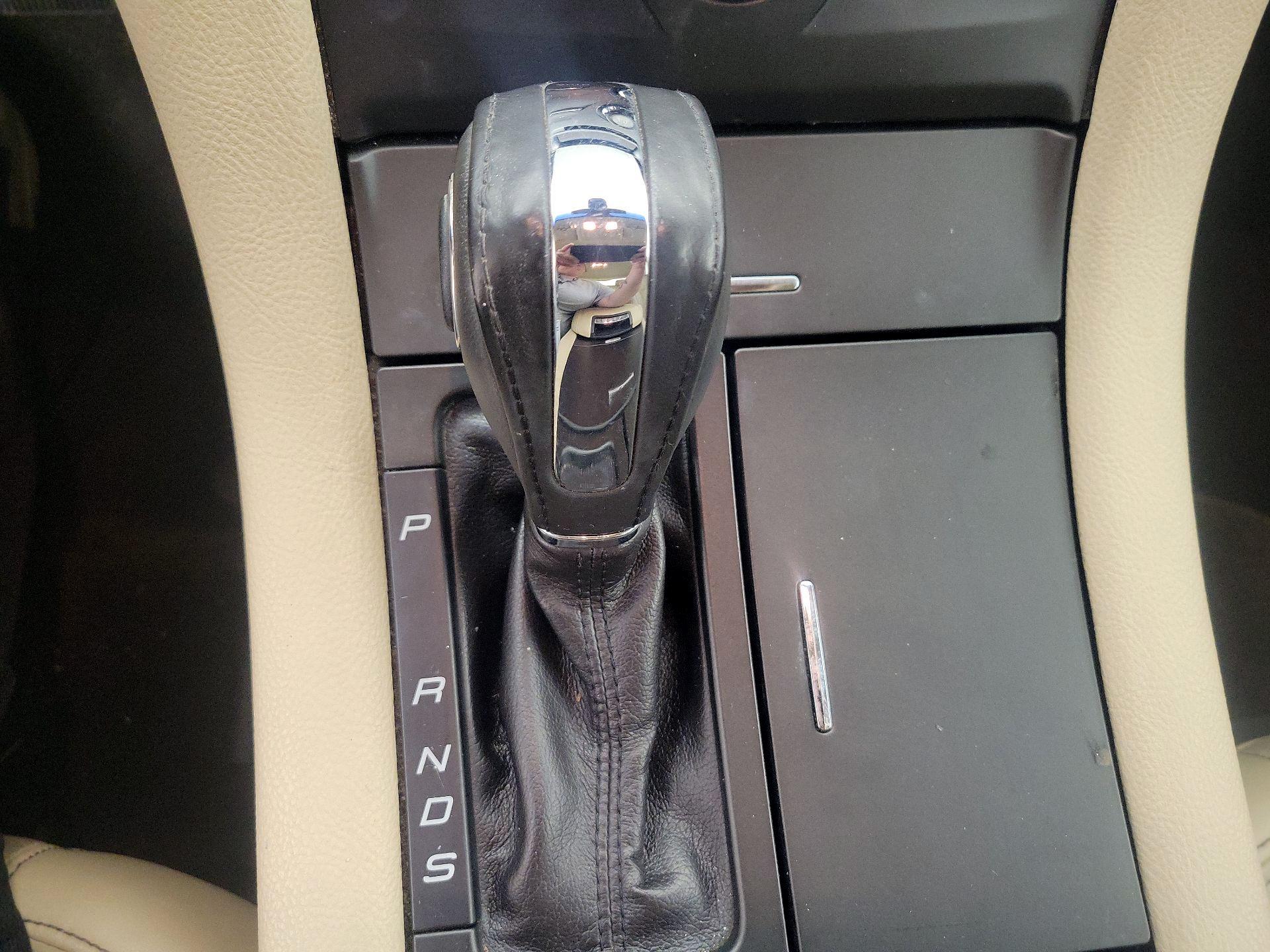 Thumbnail: 2014 Ford Taurus - 17