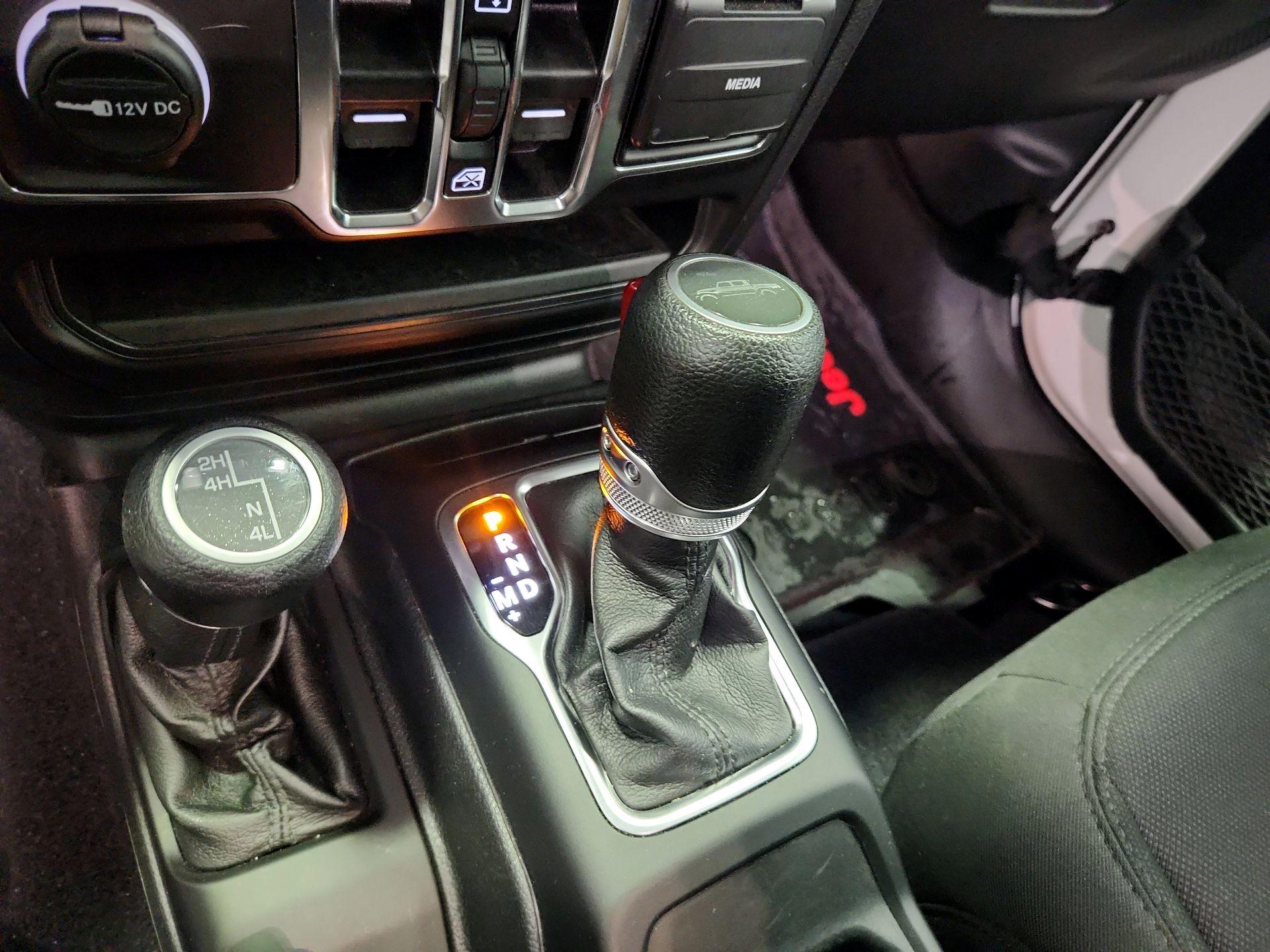 Thumbnail: 2021 Jeep Gladiator - 17