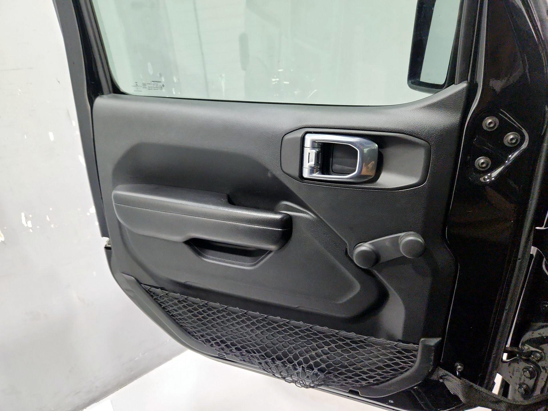 Thumbnail: 2021 Jeep Gladiator - 12