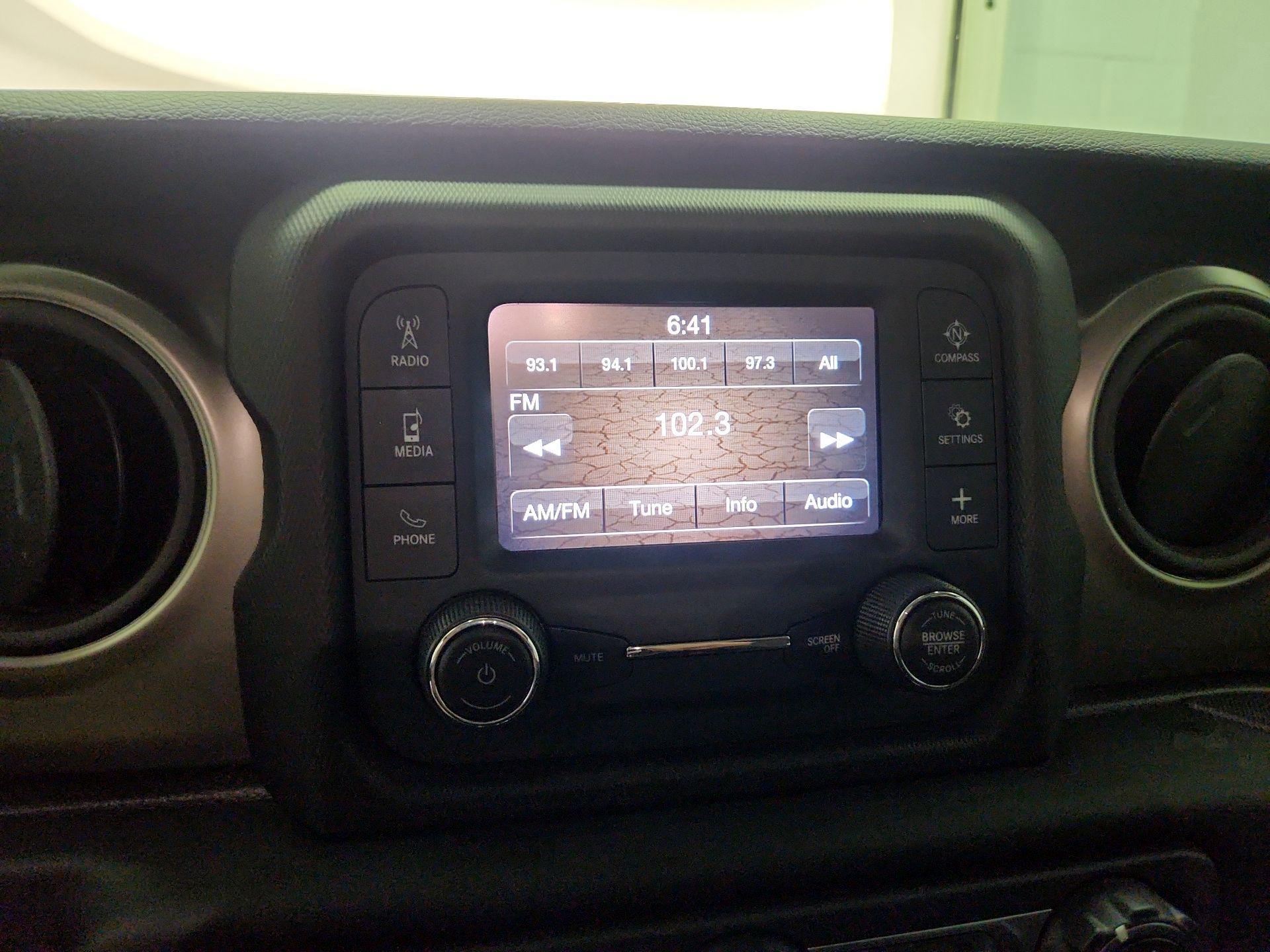 Thumbnail: 2021 Jeep Gladiator - 15