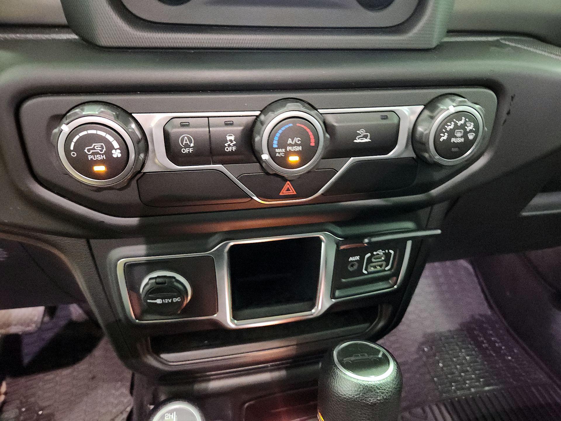 Thumbnail: 2021 Jeep Gladiator - 16