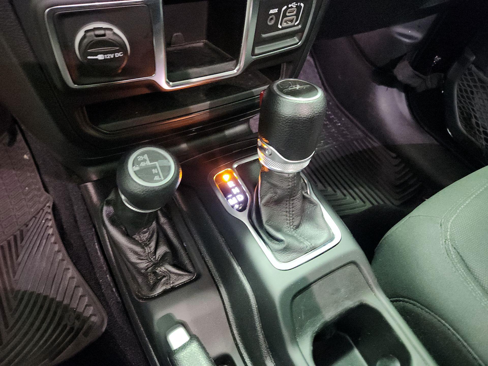 Thumbnail: 2021 Jeep Gladiator - 17