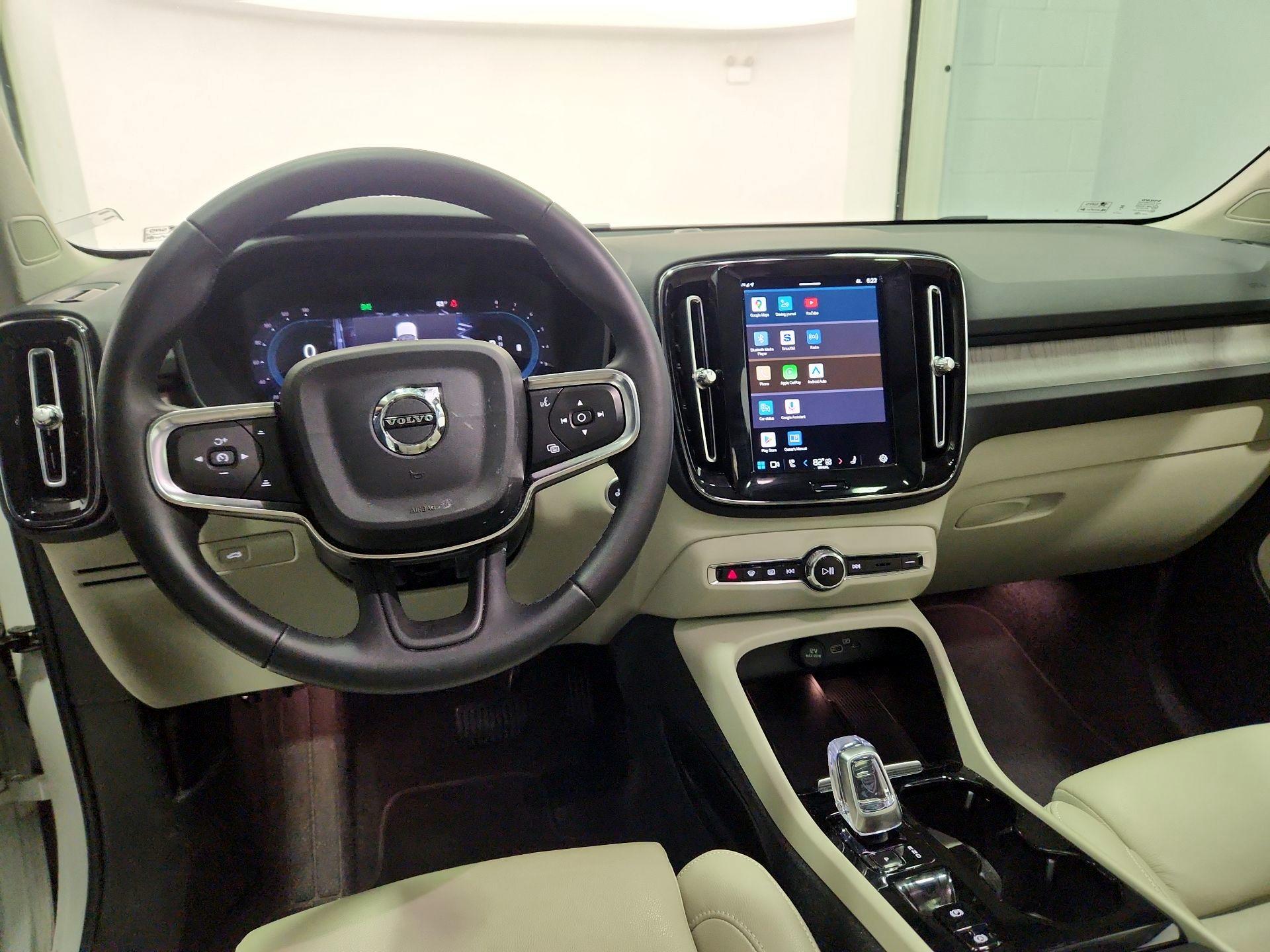 Thumbnail: 2023 Volvo XC40 - 9