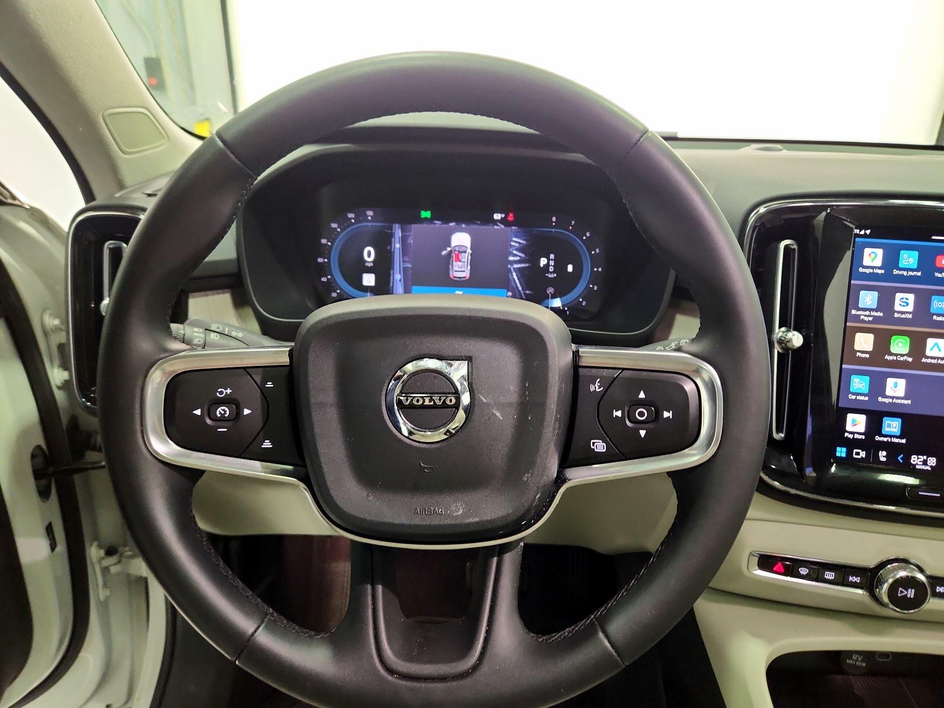 Thumbnail: 2023 Volvo XC40 - 10