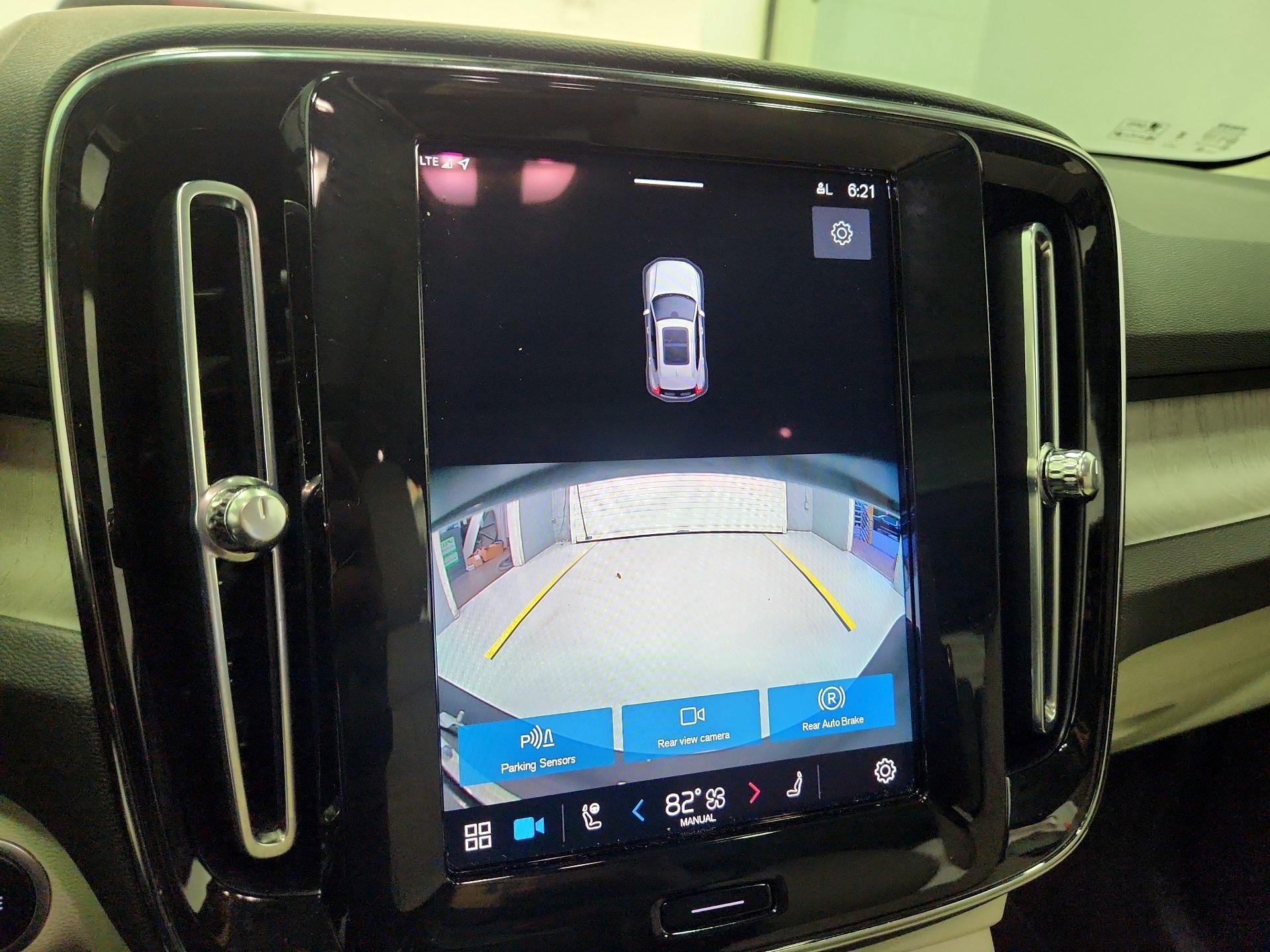 Thumbnail: 2023 Volvo XC40 - 13