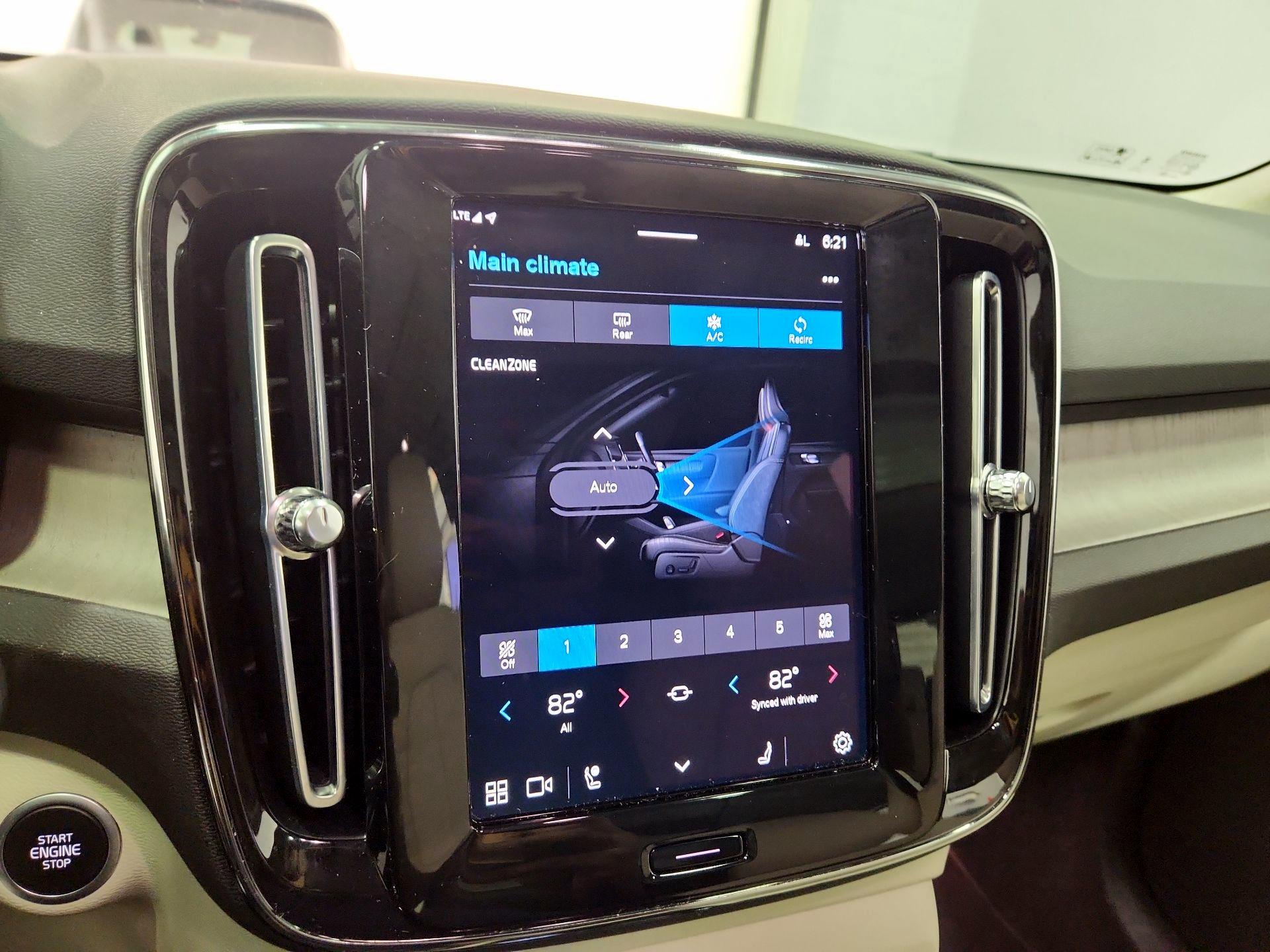 Thumbnail: 2023 Volvo XC40 - 15