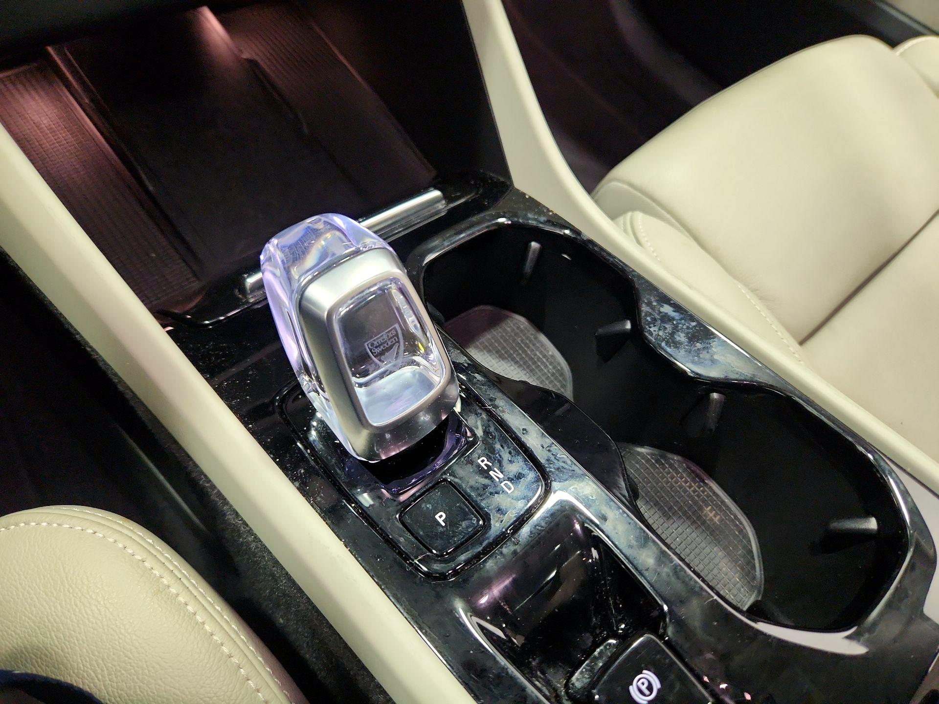 Thumbnail: 2023 Volvo XC40 - 16