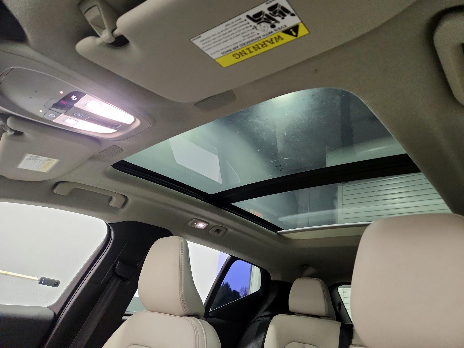 Thumbnail: 2023 Volvo XC40 - 18