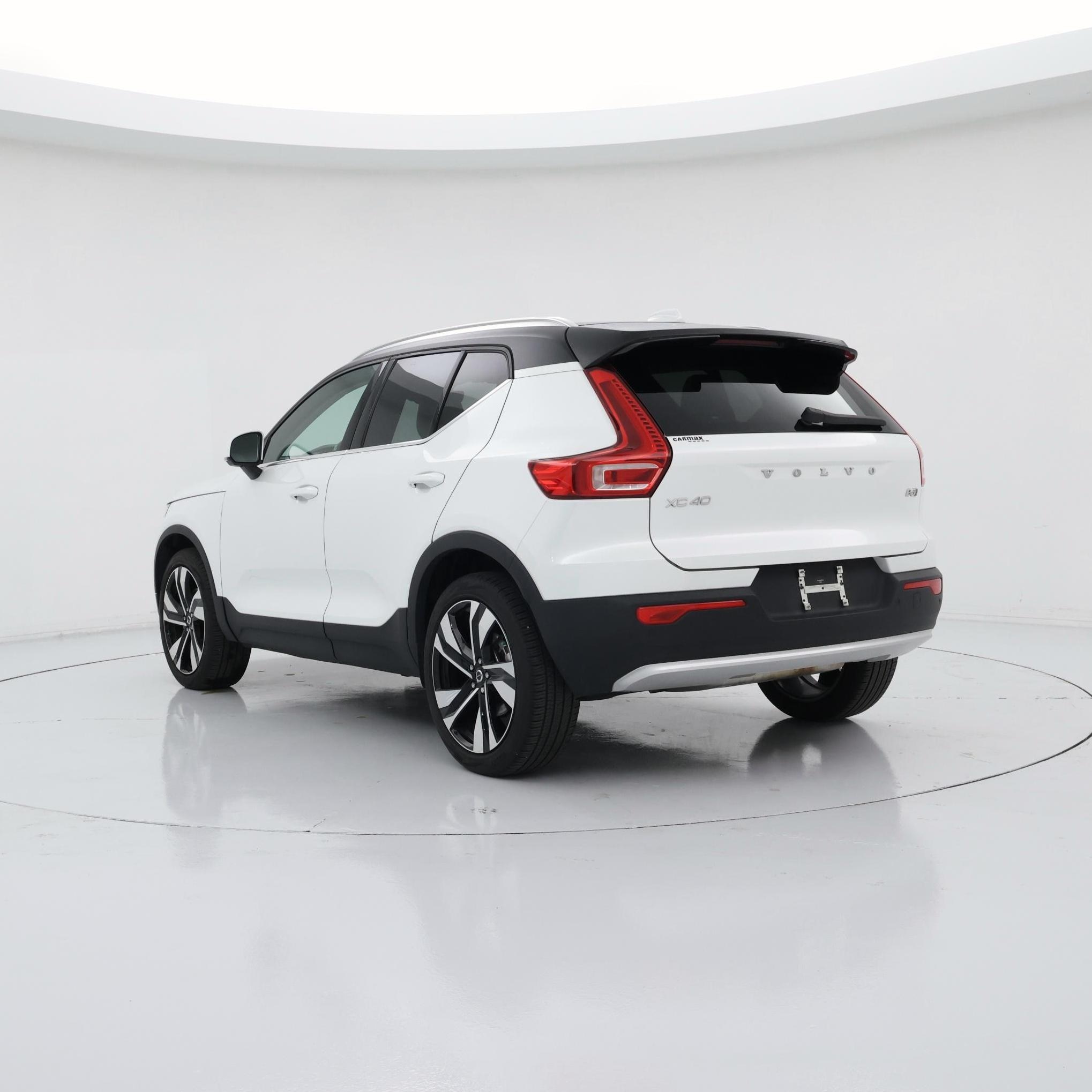 Thumbnail: 2023 Volvo XC40 - 2