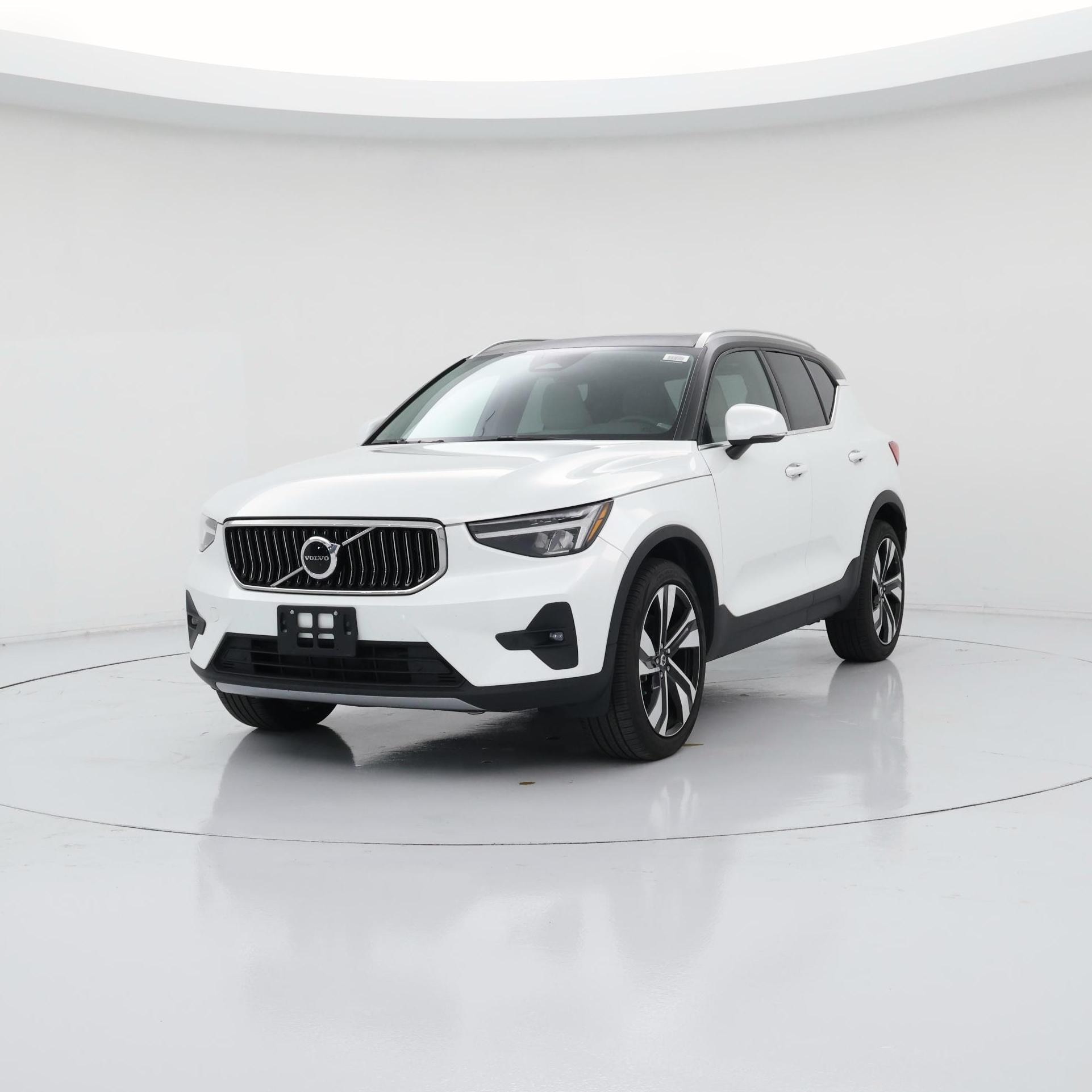 Thumbnail: 2023 Volvo XC40 - 4