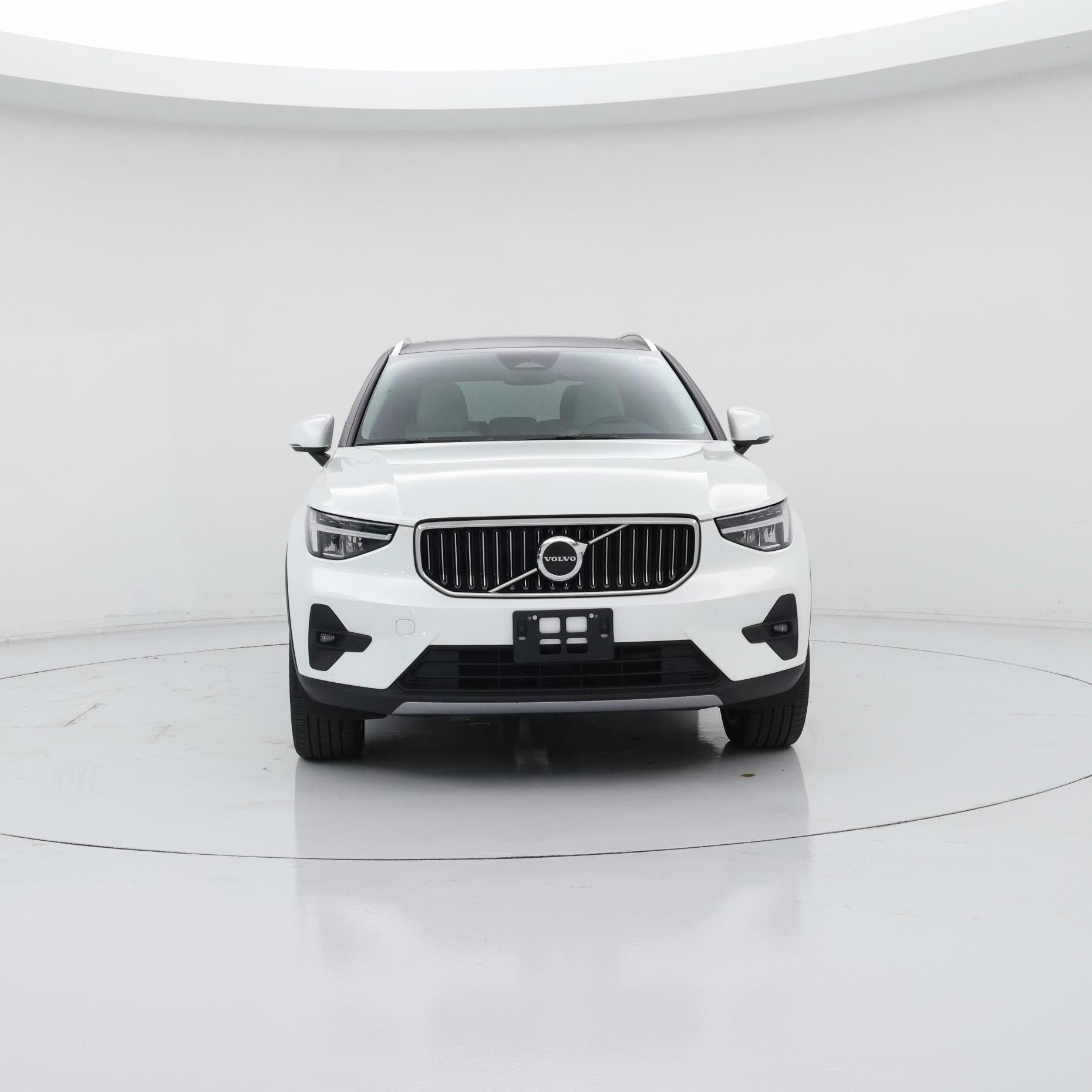 Thumbnail: 2023 Volvo XC40 - 5