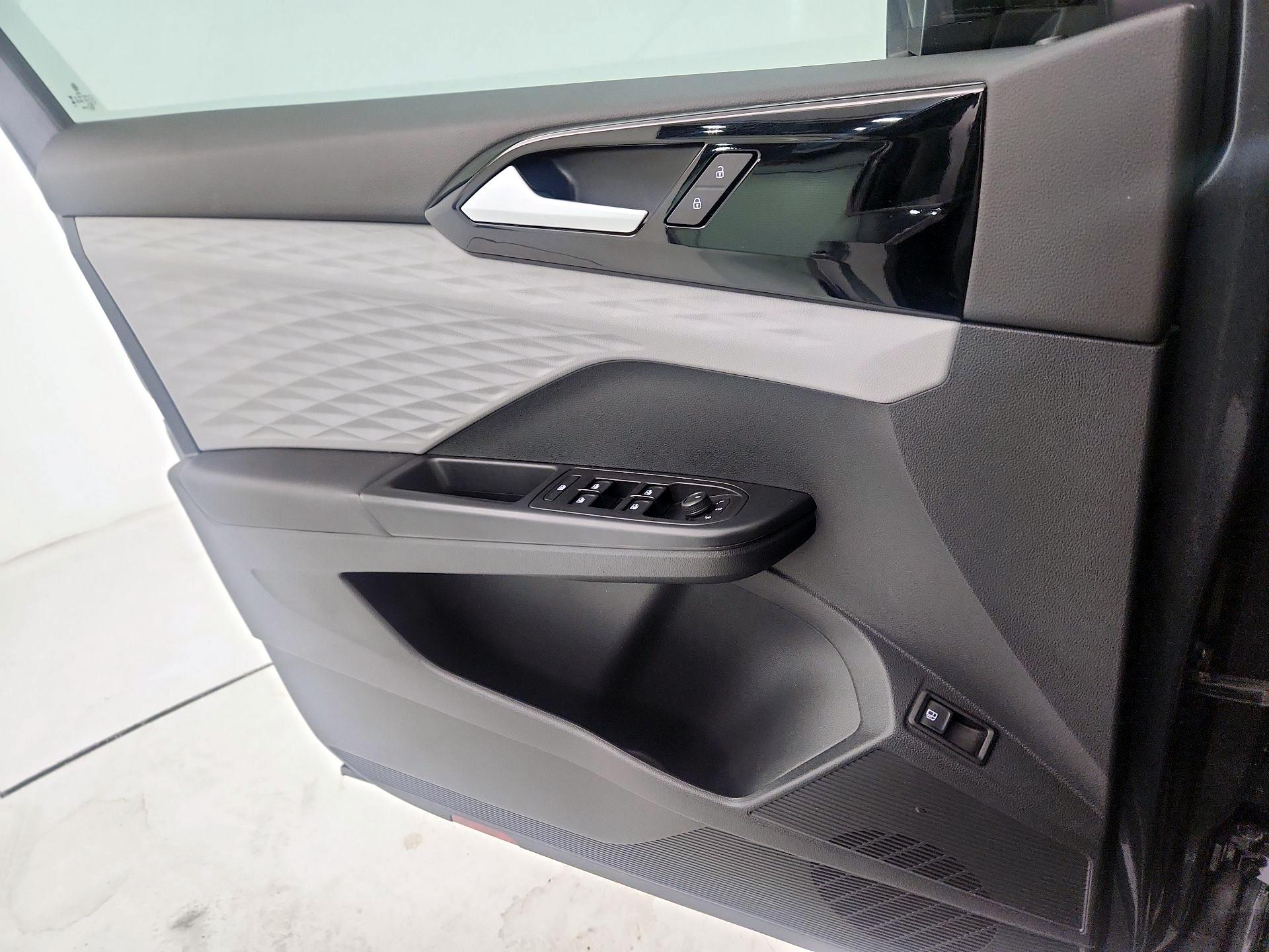 Thumbnail: 2023 Volkswagen Taos - 12