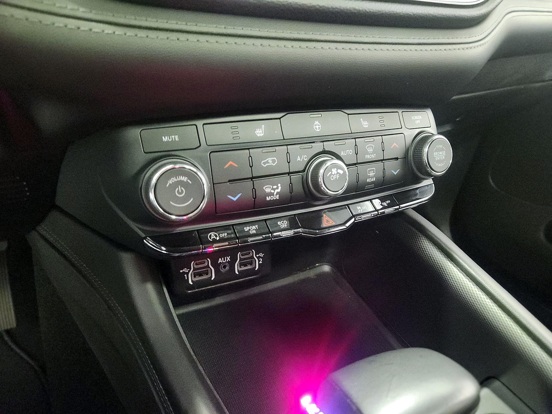 Thumbnail: 2022 Dodge Durango - 16