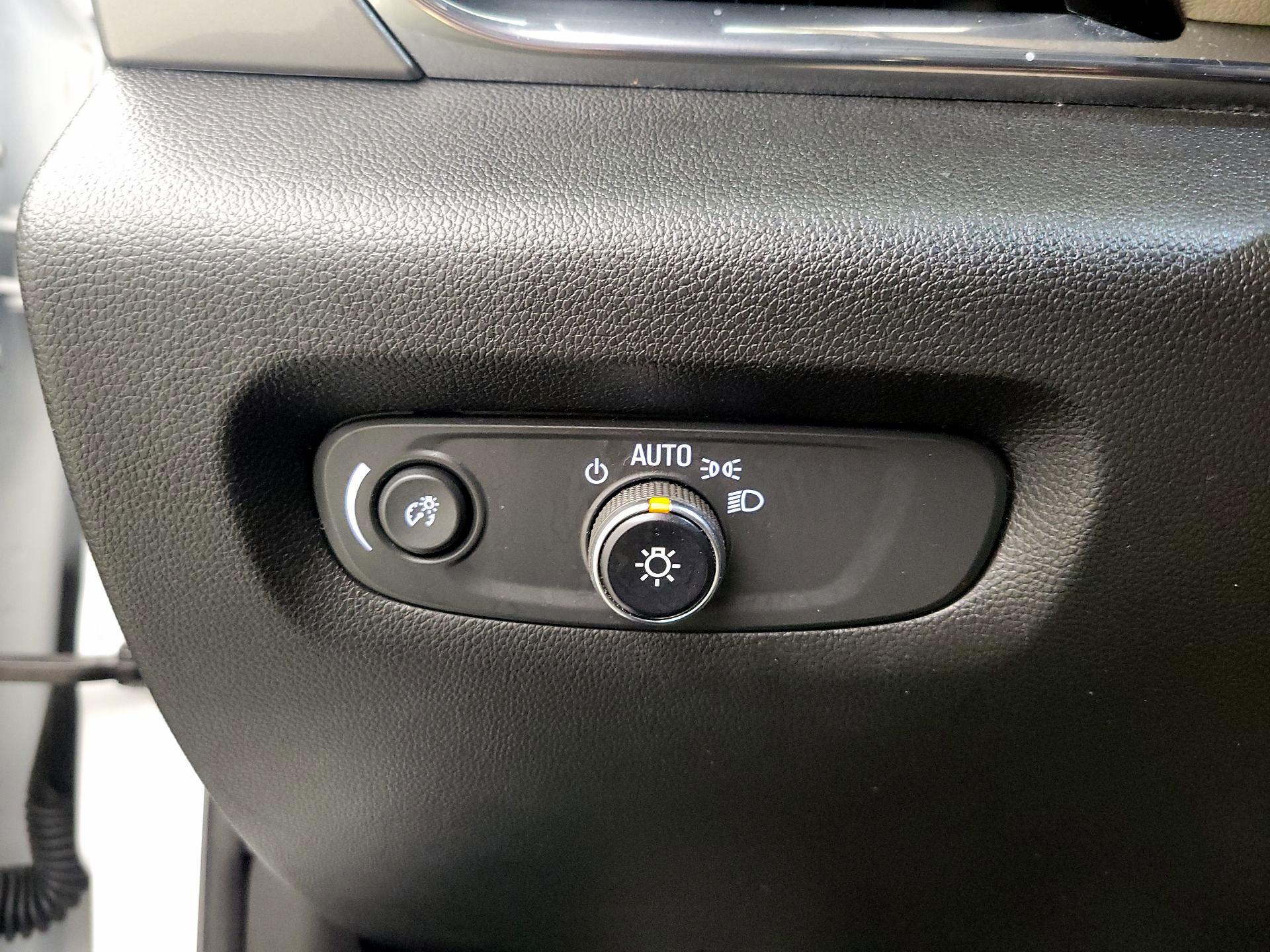 Thumbnail: 2022 Chevrolet Traverse - 13