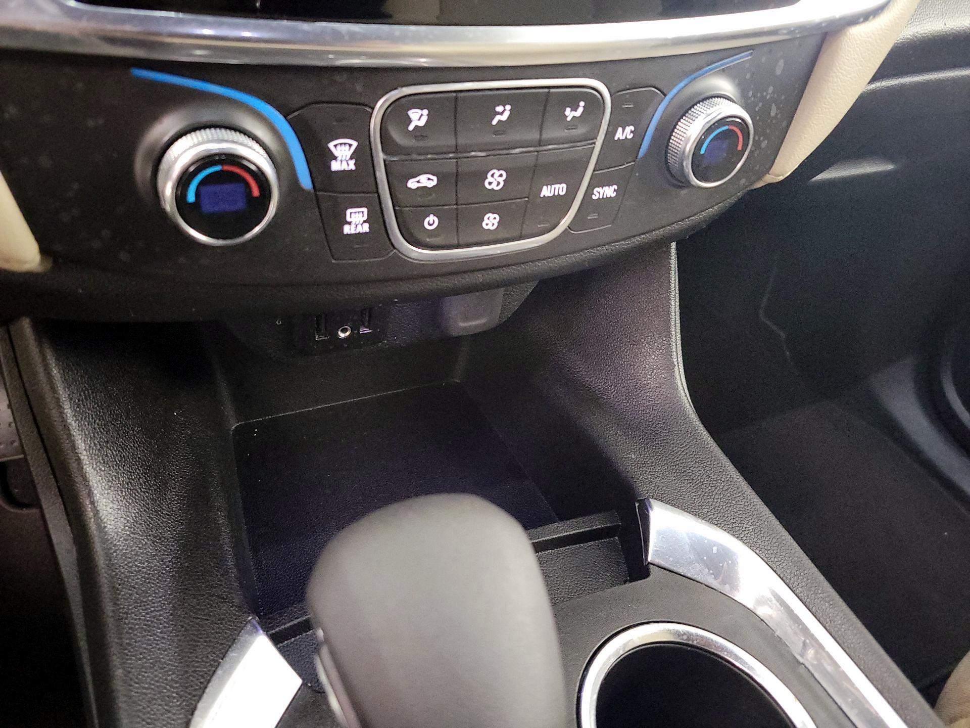 Thumbnail: 2022 Chevrolet Traverse - 16