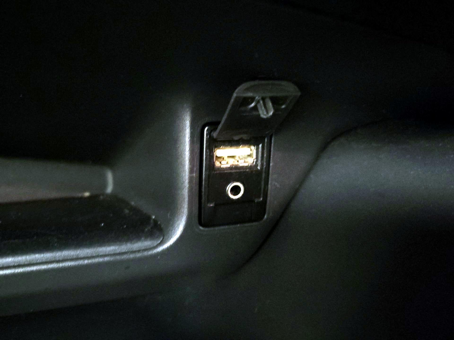 Thumbnail: 2019 Toyota C-HR - 18