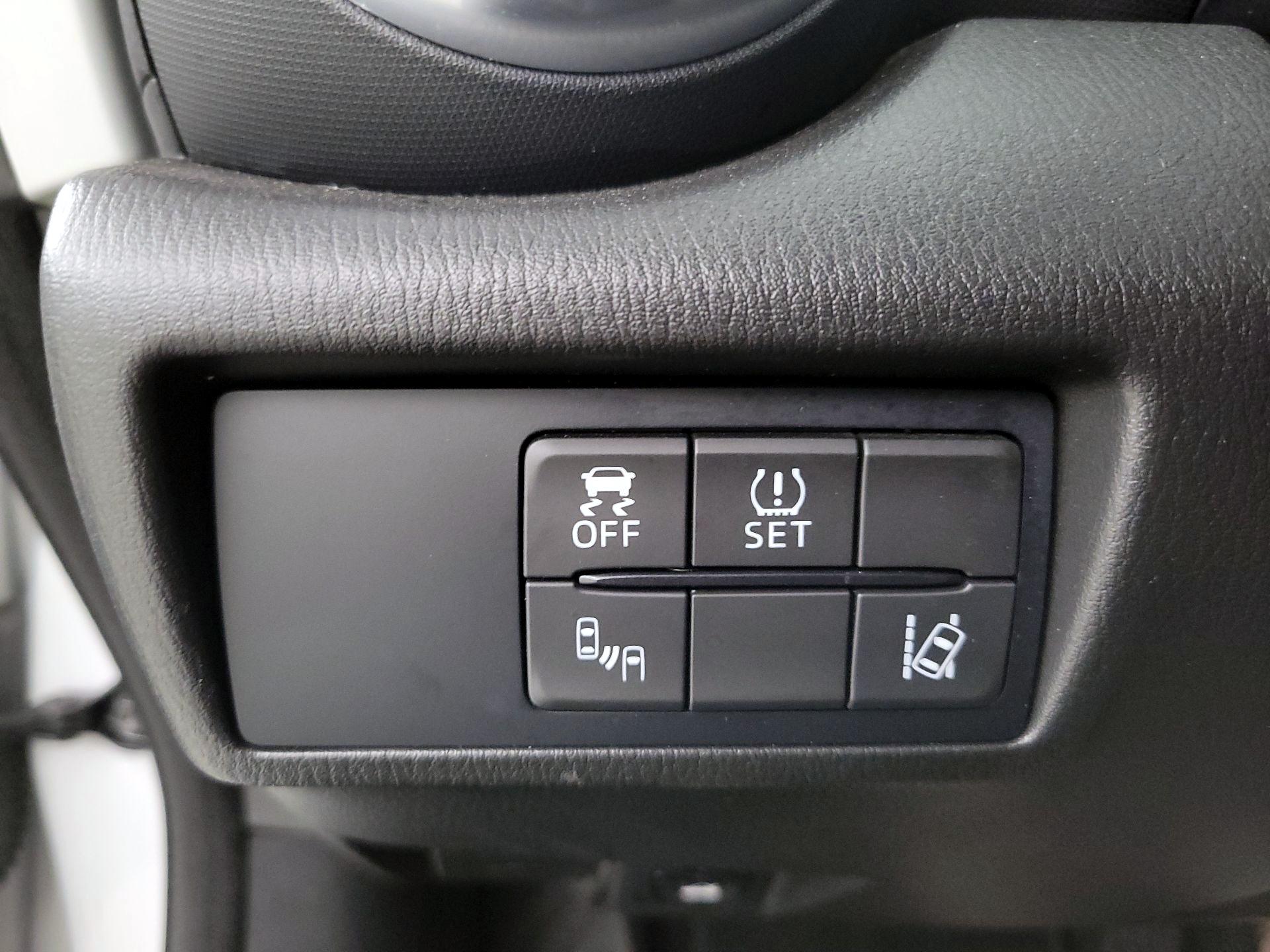 Thumbnail: 2016 Mazda MX-5 Miata - 13