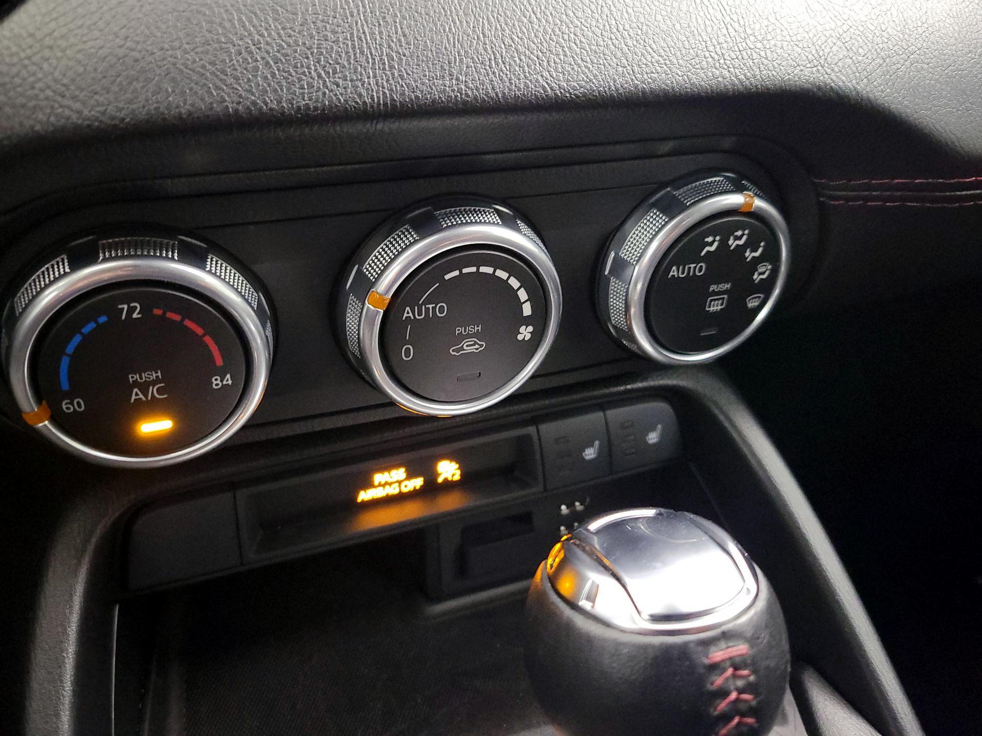 Thumbnail: 2016 Mazda MX-5 Miata - 15