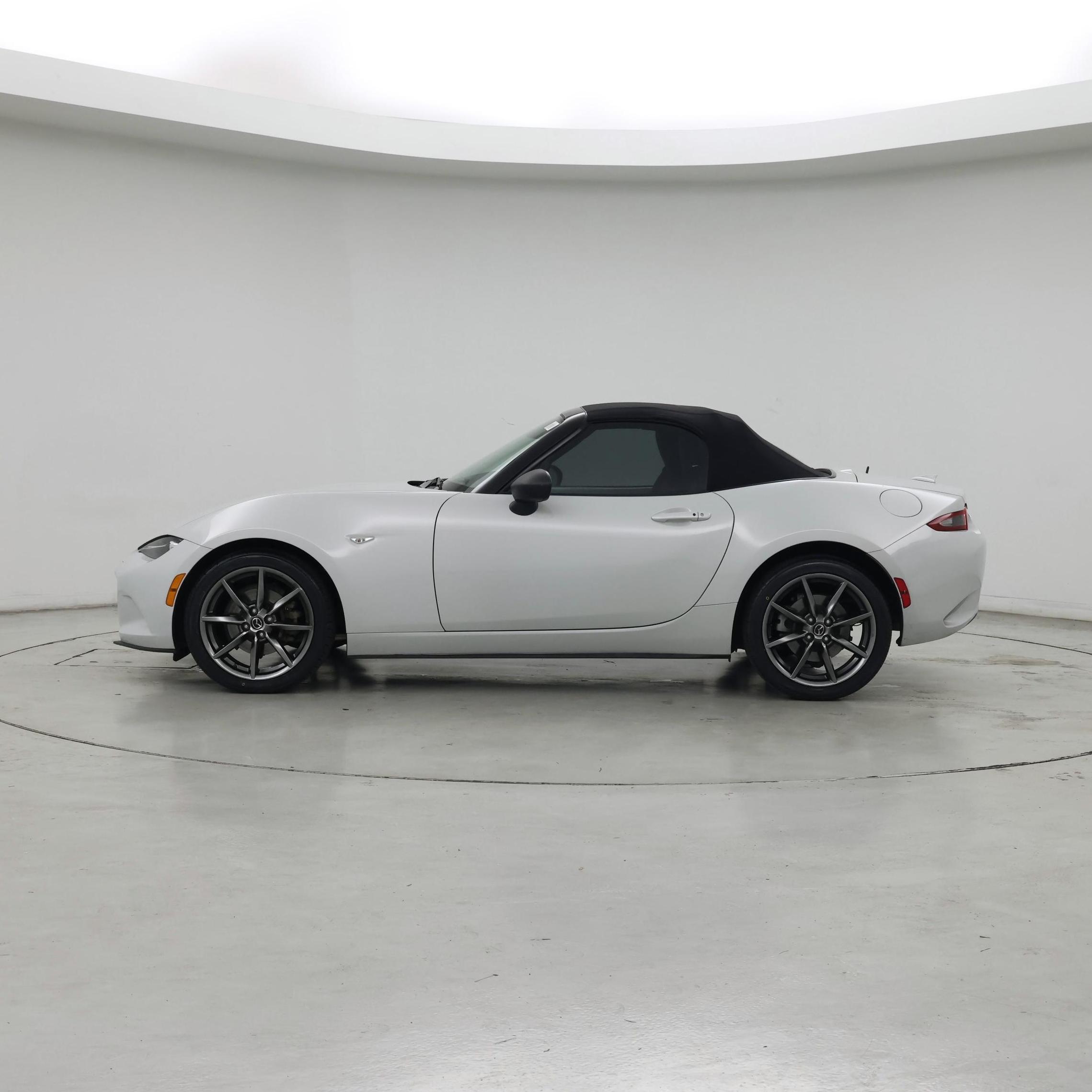 Thumbnail: 2016 Mazda MX-5 Miata - 3