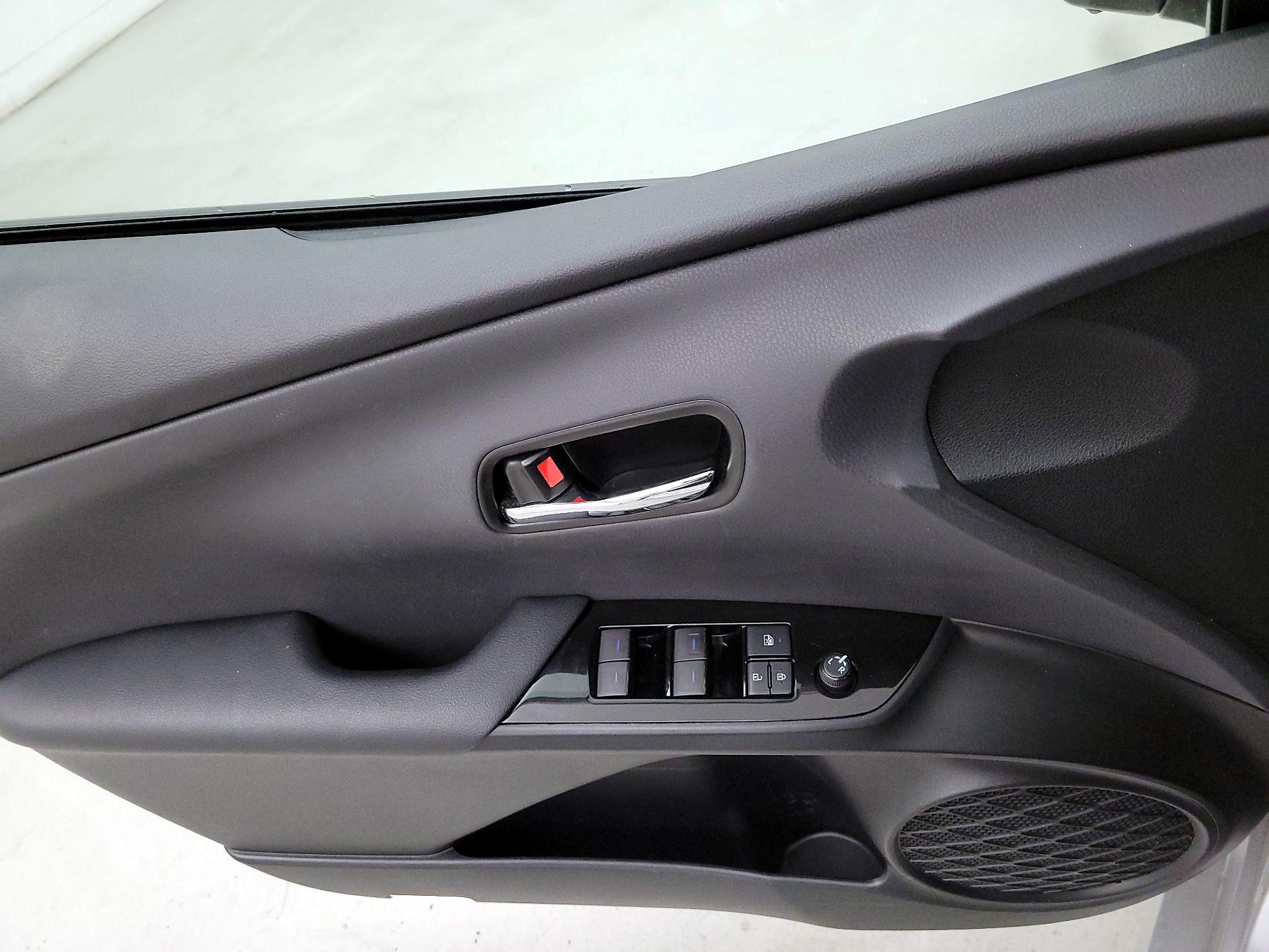 Thumbnail: 2019 Toyota Prius - 12