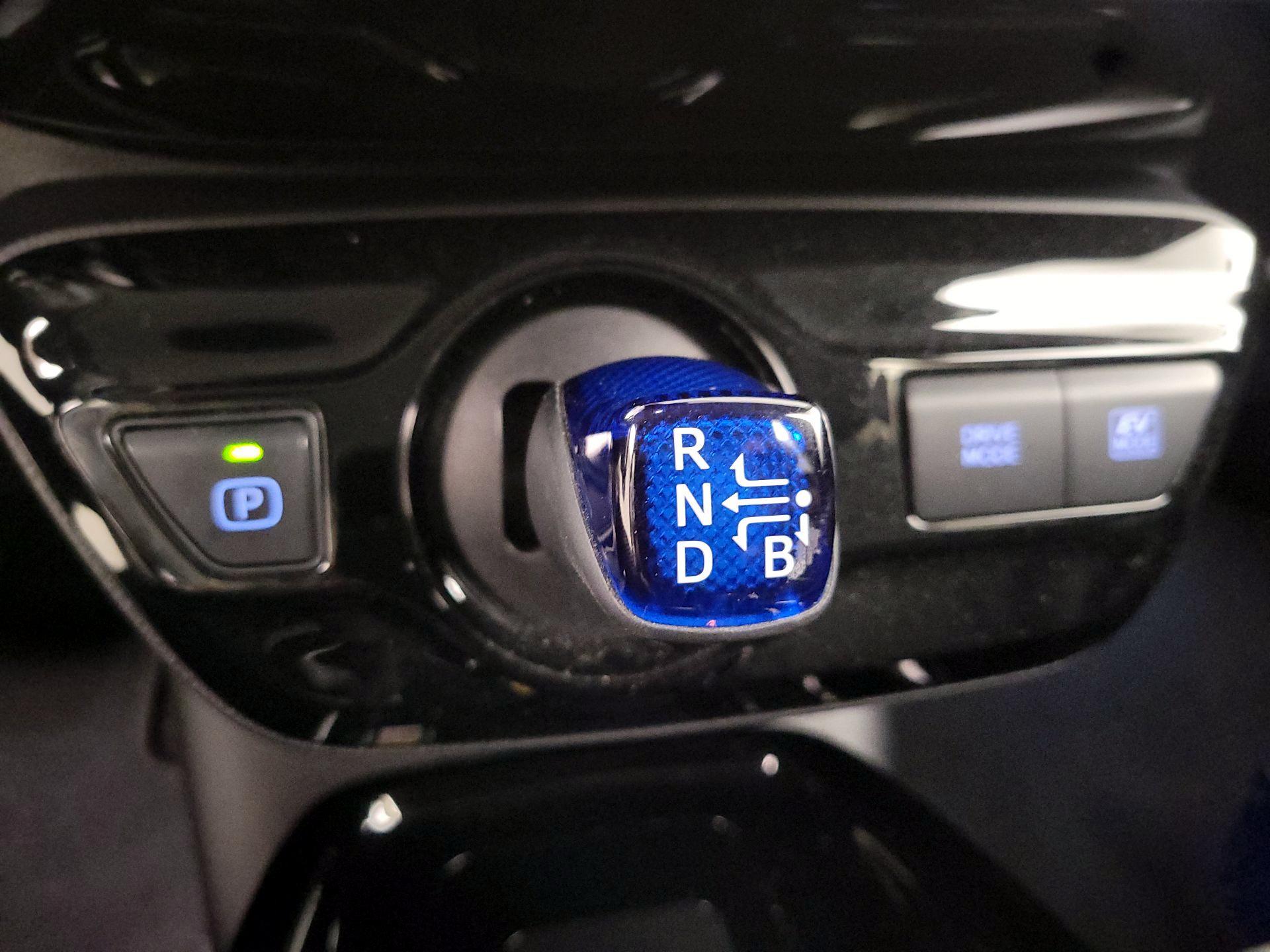 Thumbnail: 2019 Toyota Prius - 17