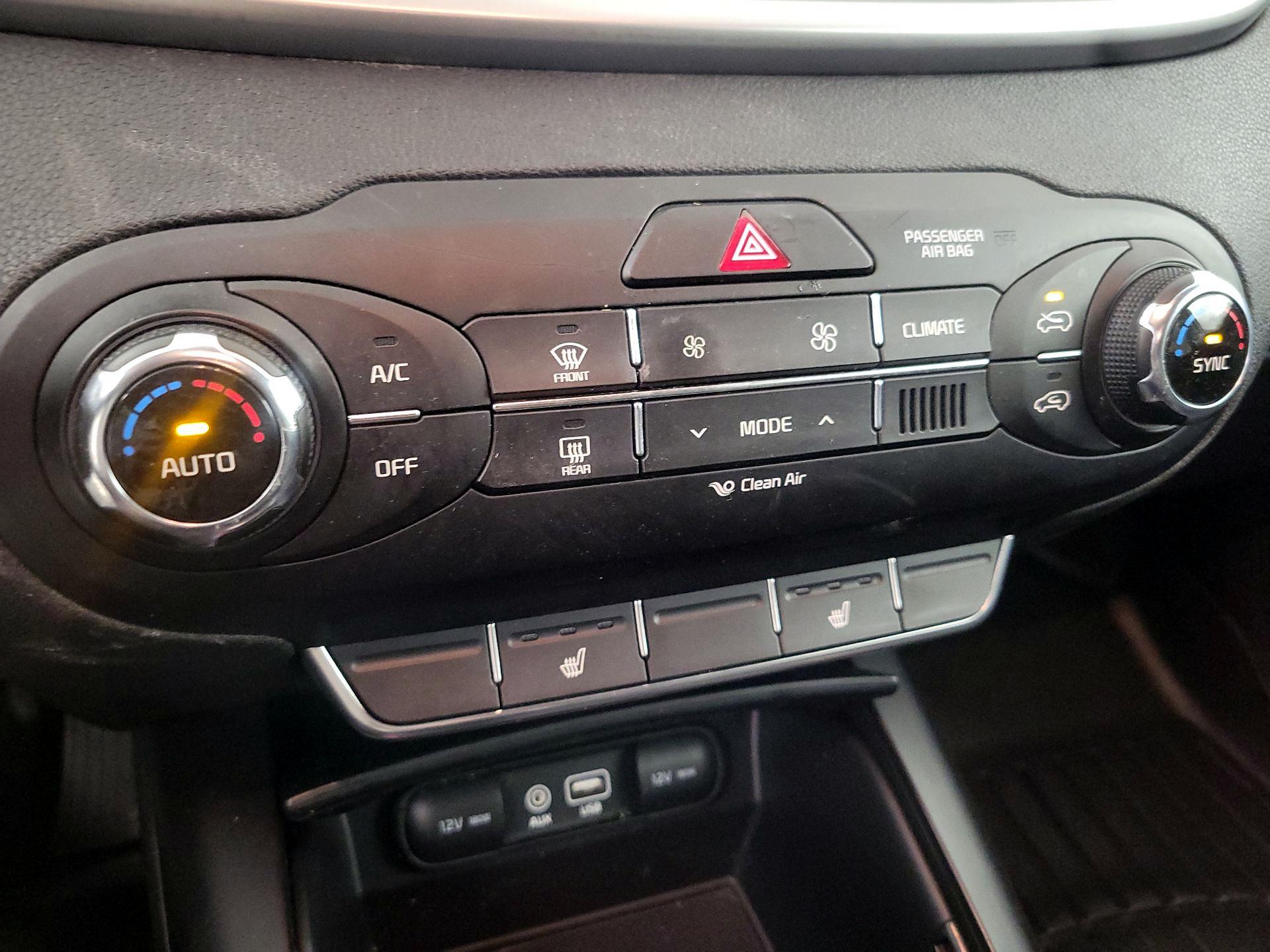 Thumbnail: 2017 Kia Sorento - 16