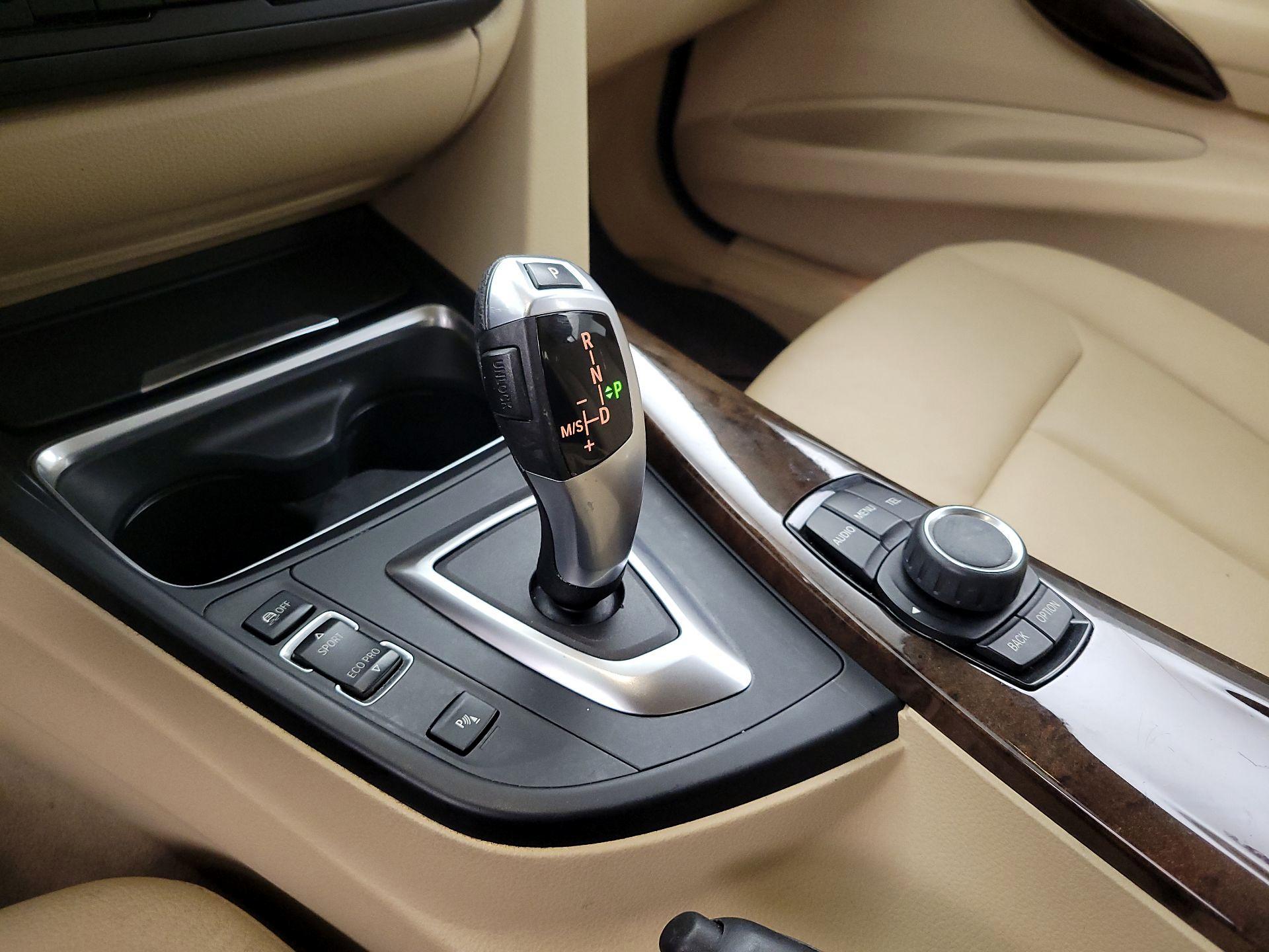 Thumbnail: 2015 BMW 3 Series - 17