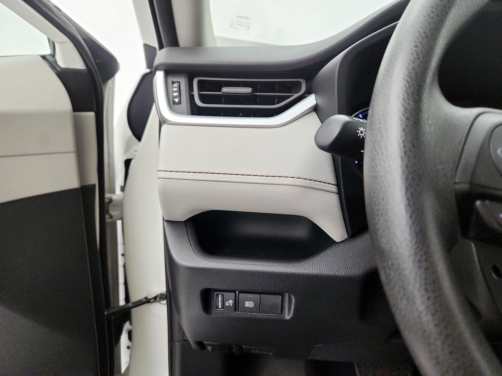 Thumbnail: 2021 Toyota RAV4 - 13