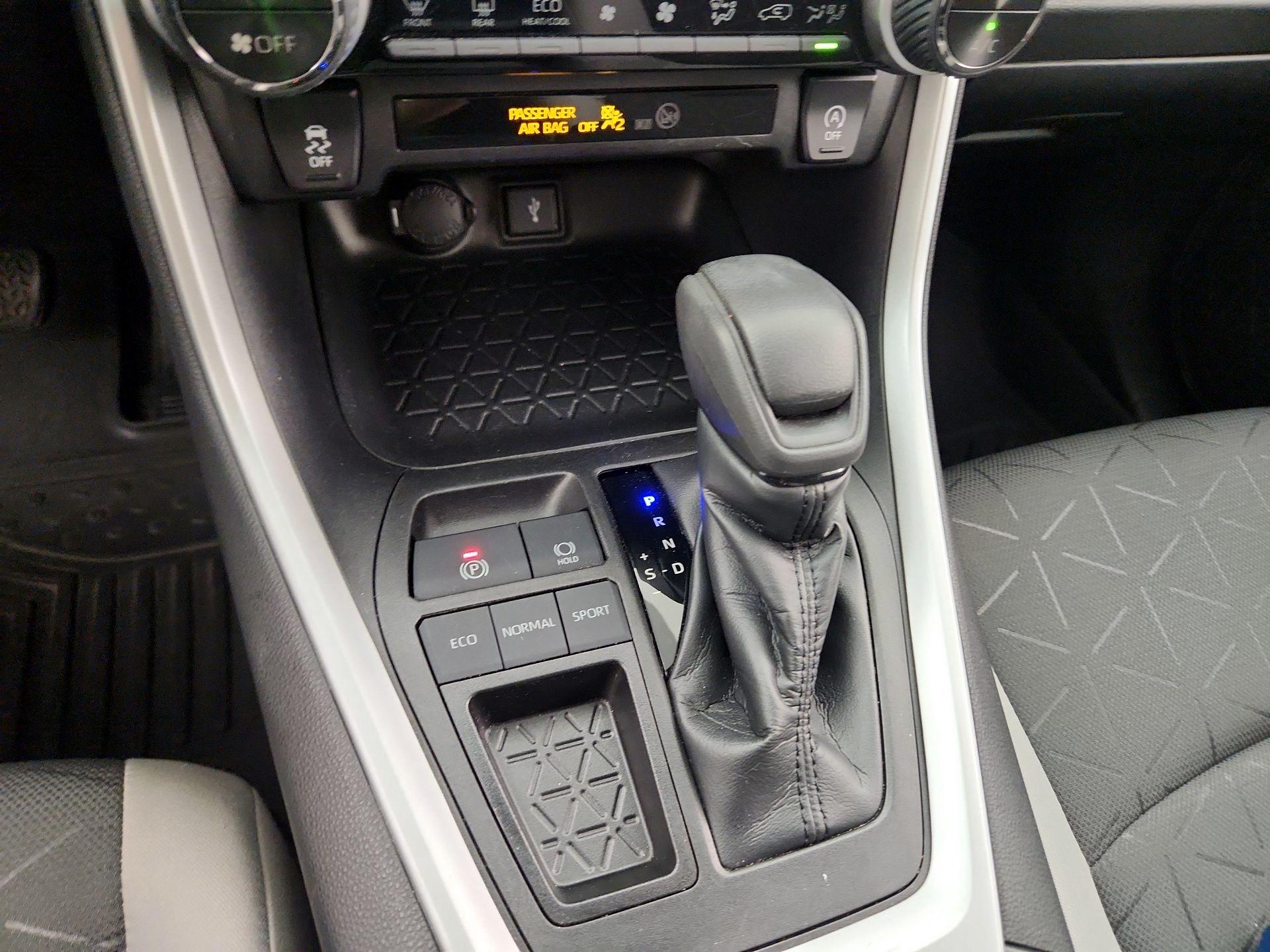 Thumbnail: 2021 Toyota RAV4 - 17