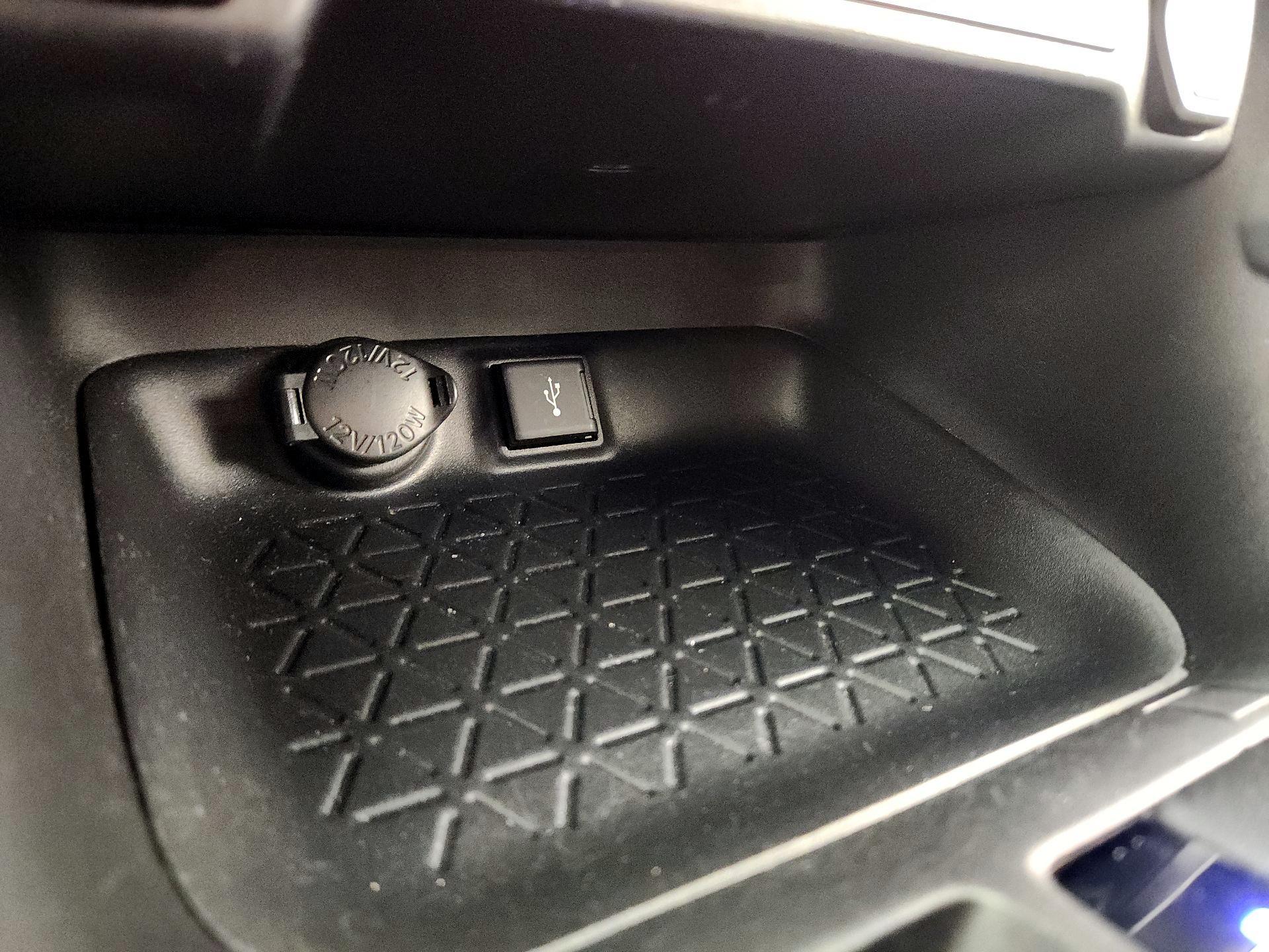 Thumbnail: 2021 Toyota RAV4 - 18