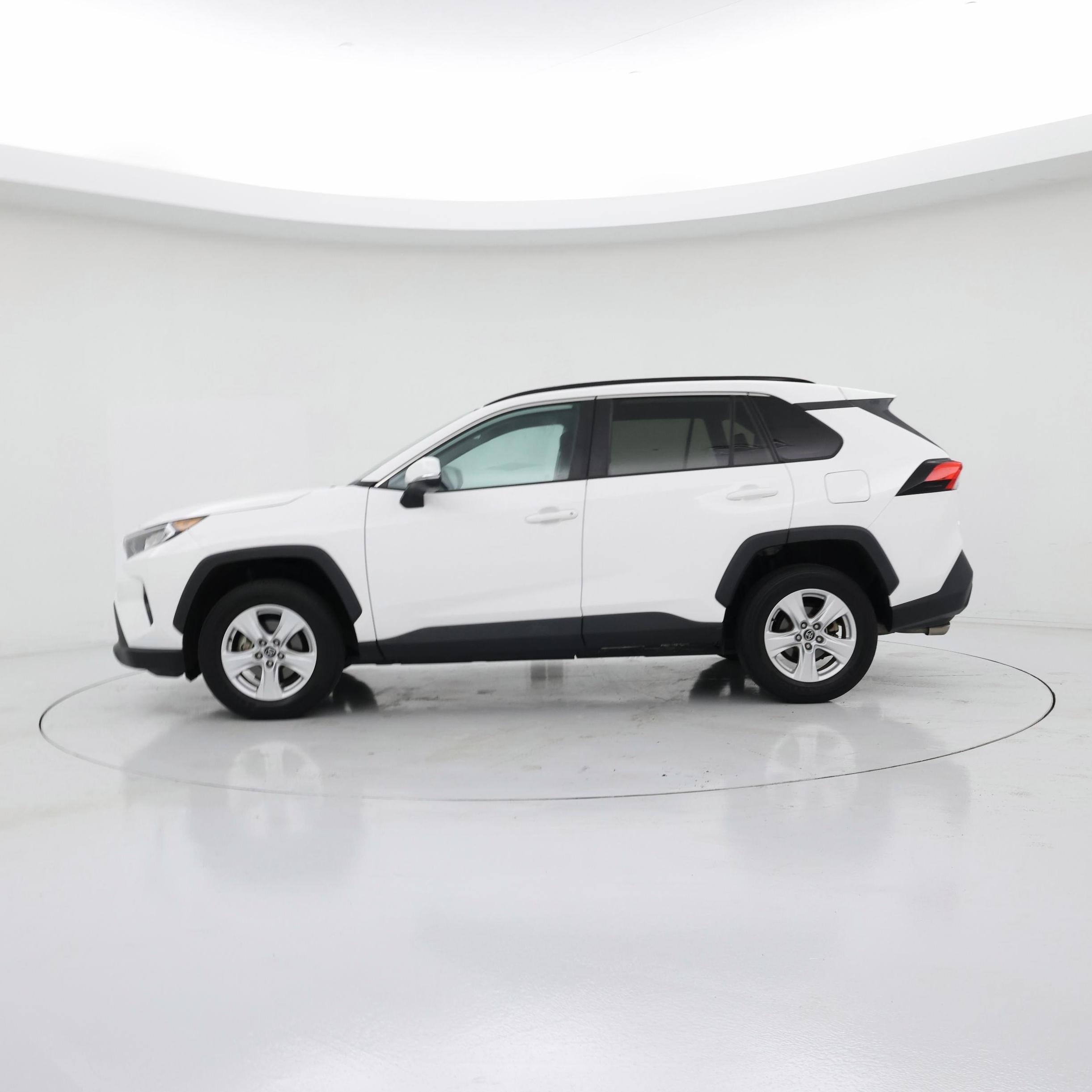 Thumbnail: 2021 Toyota RAV4 - 3