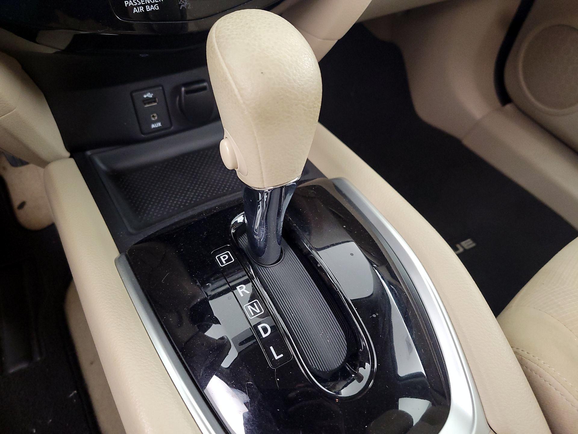 Thumbnail: 2015 Nissan Rogue - 17